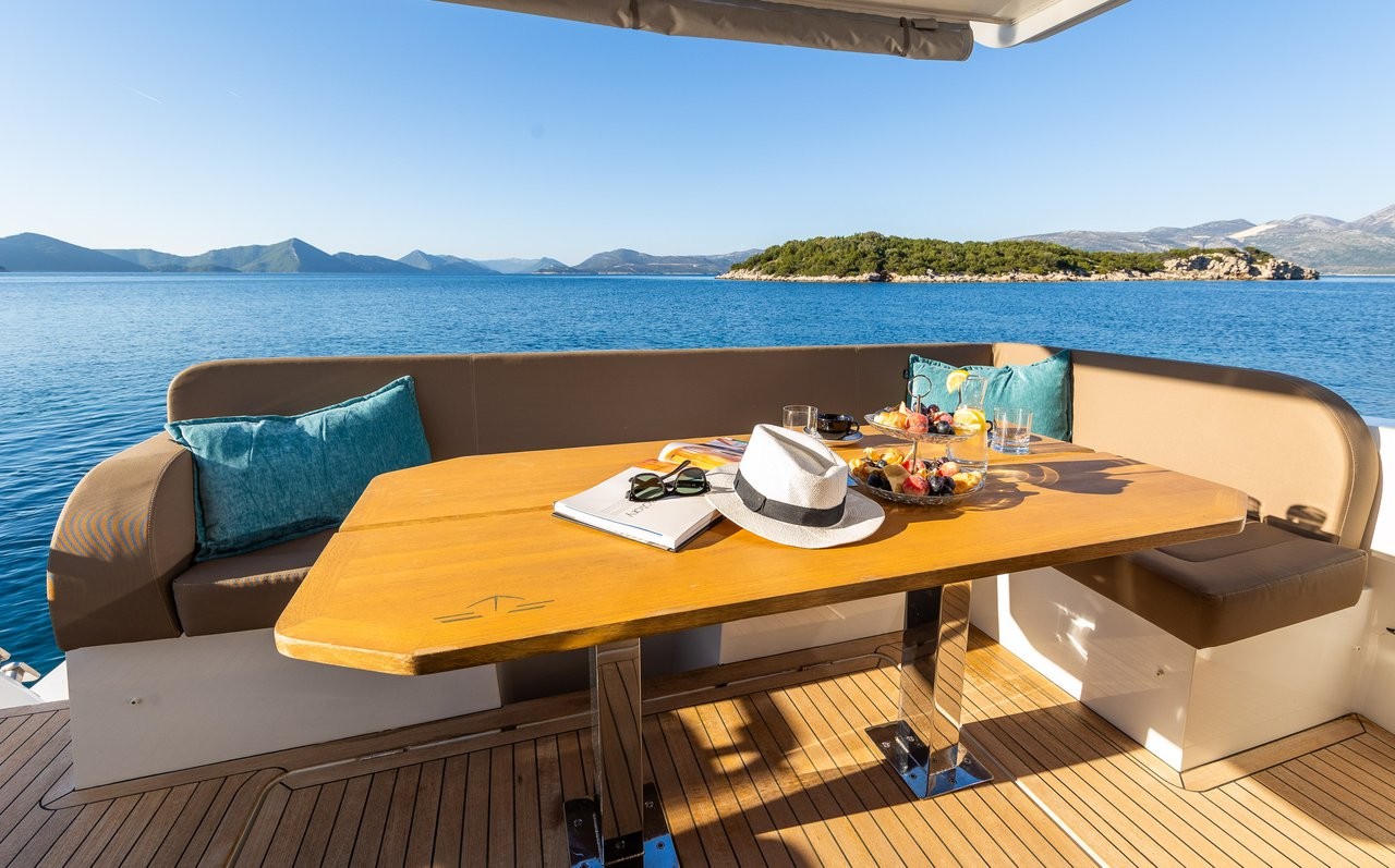 Sealine F430, Lomar | Yacht Charter Croatia