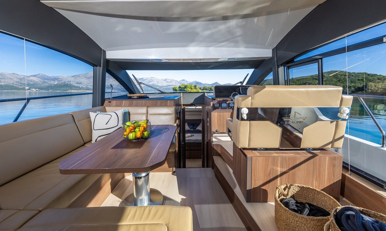 Sealine F430, Lomar | Yacht Charter Croatia