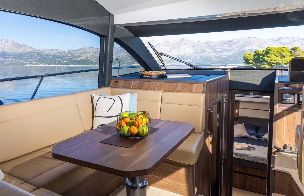 Sealine F430, Lomar | Yacht Charter Croatia