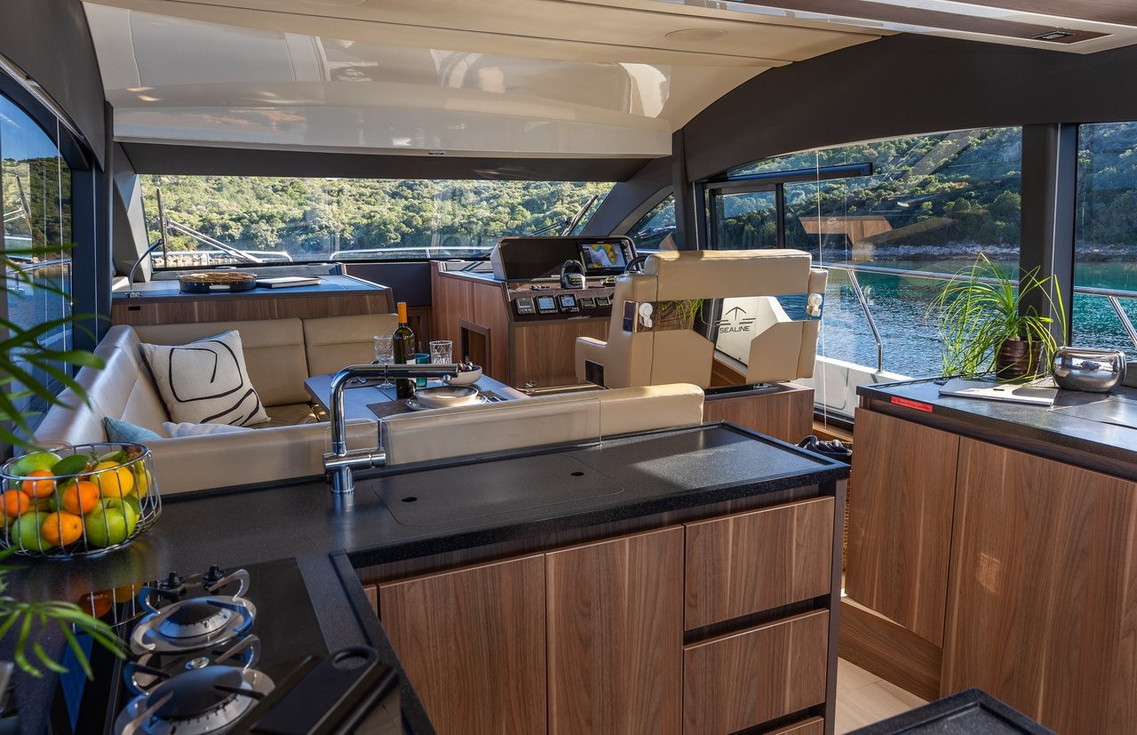 Sealine F430, Lomar | Yacht Charter Croatia