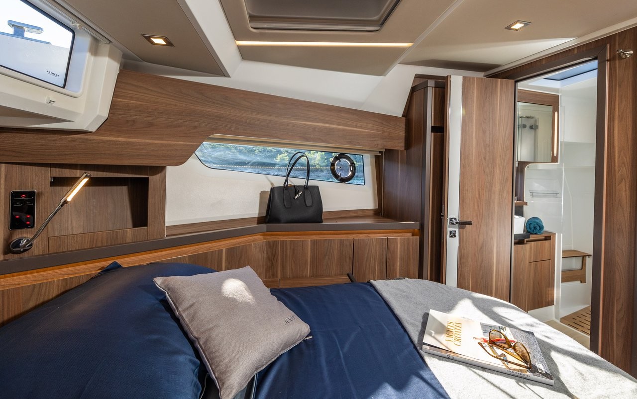Sealine F430, Lomar | Yacht Charter Croatia