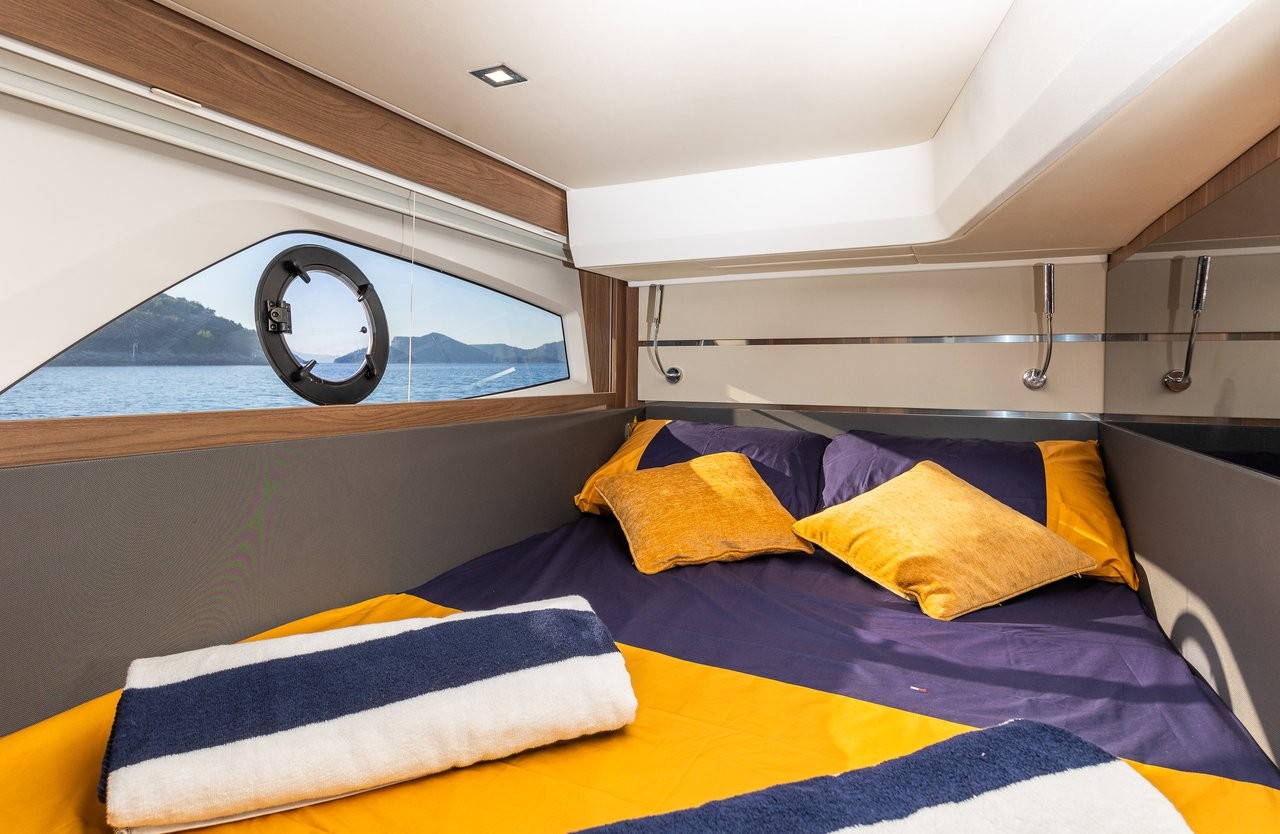 Sealine F430, Lomar | Yacht Charter Croatia