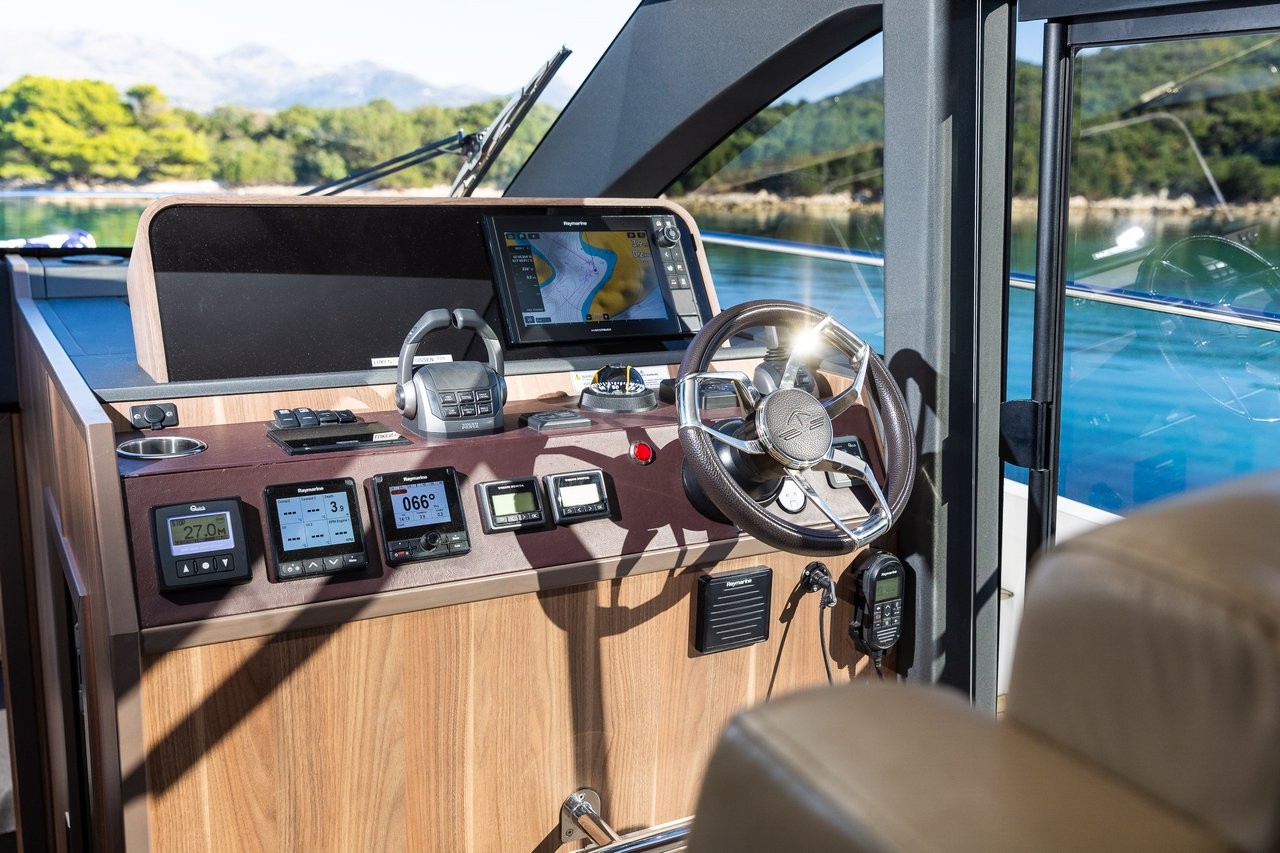 Sealine F430, Lomar | Yacht Charter Croatia