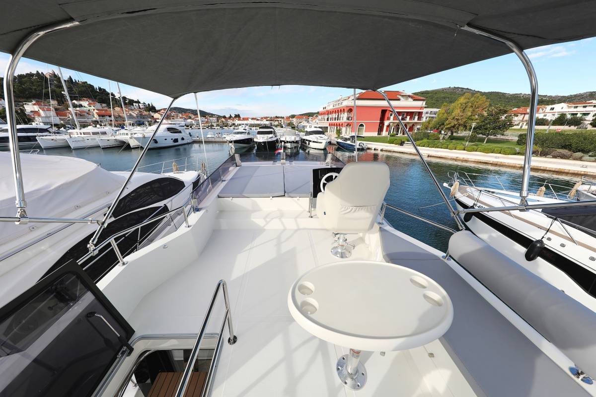 Seamaster 45, Mackata | Yacht Charter Croatia