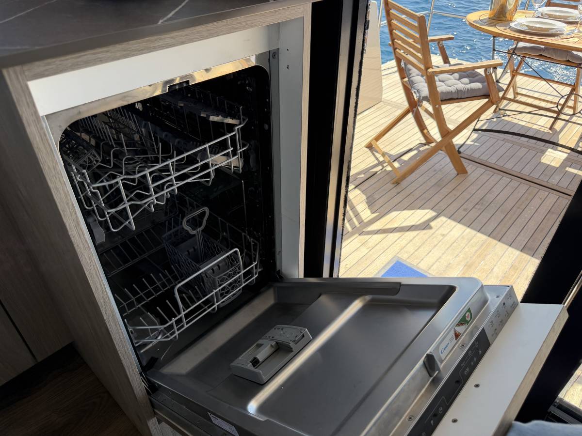 Seamaster 45, Mackata | Yacht Charter Croatia