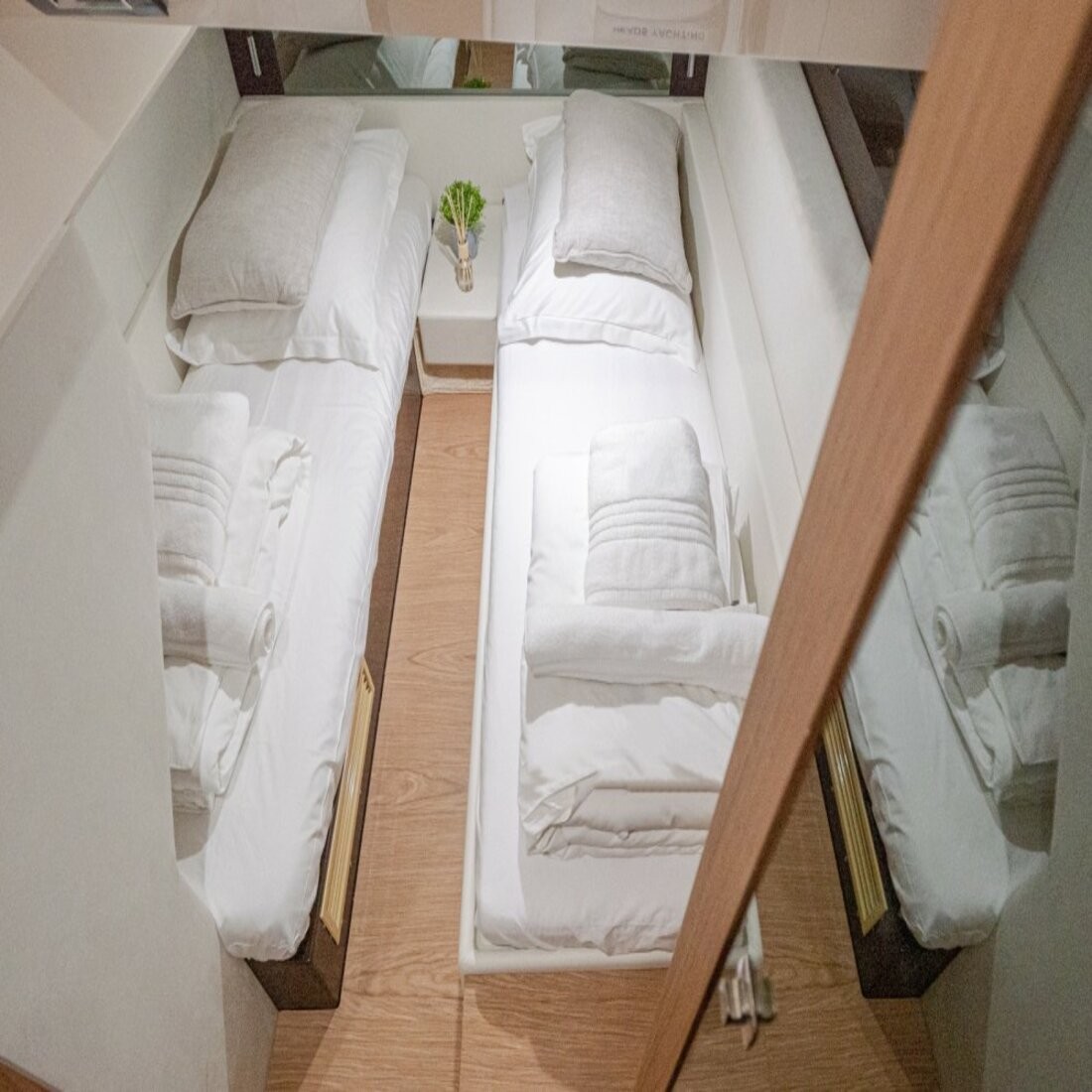 Sessa, Sid One | Yacht Charter Croatia