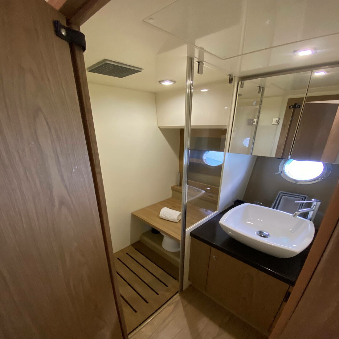 Sessa, Sid One | Yacht Charter Croatia