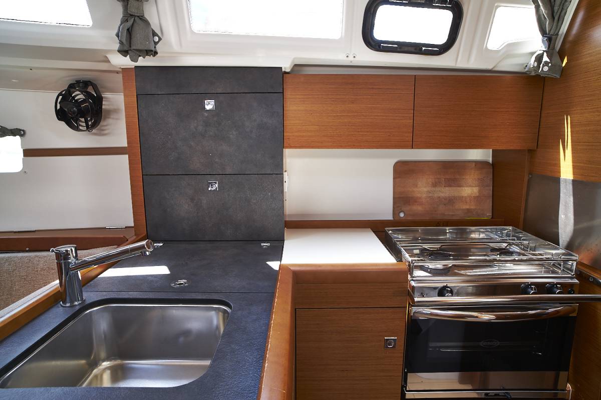 Sun Odyssey 349, Grape | Yacht Charter Croatia