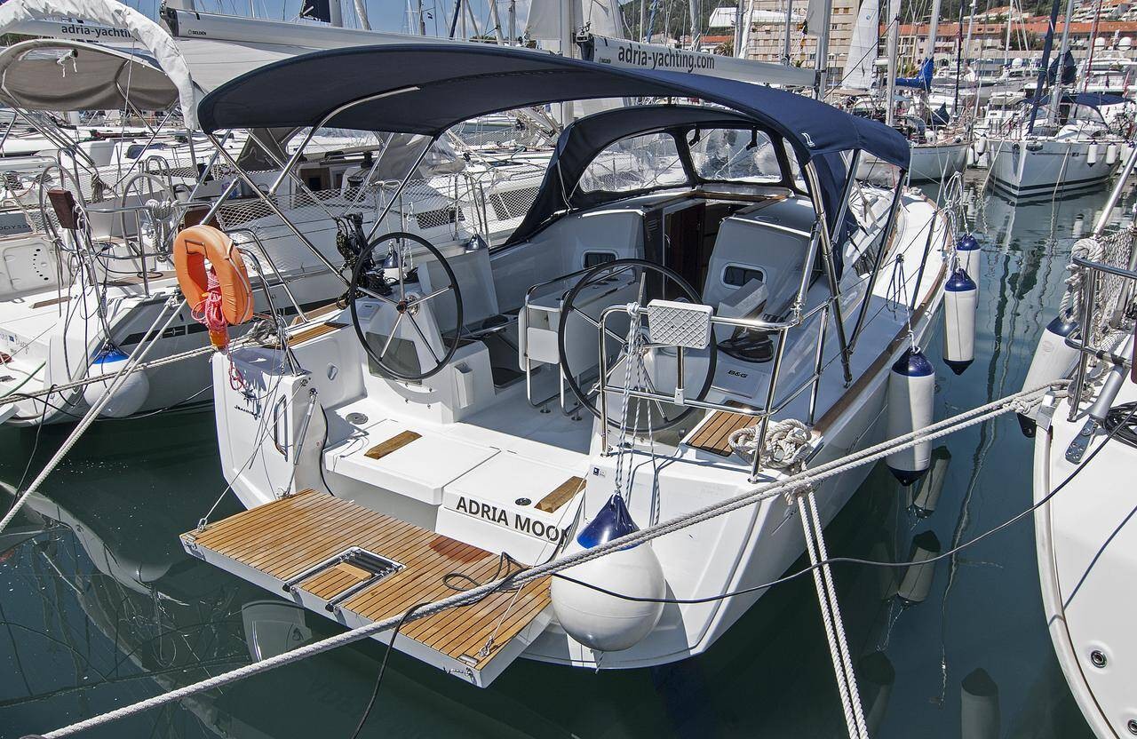 Sun Odyssey 349, Adria Moon | Yacht Charter Croatia