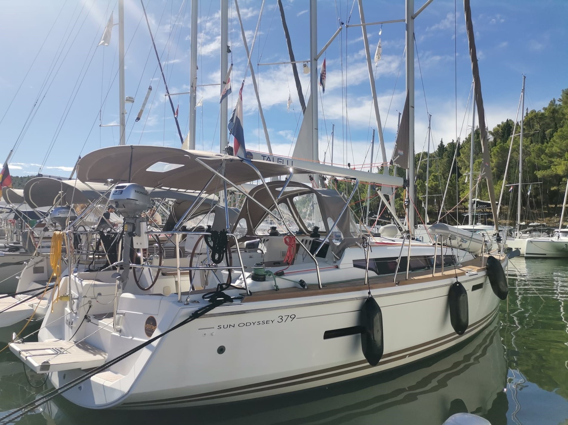 Sun Odyssey 379, talelli | Yacht Charter Croatia