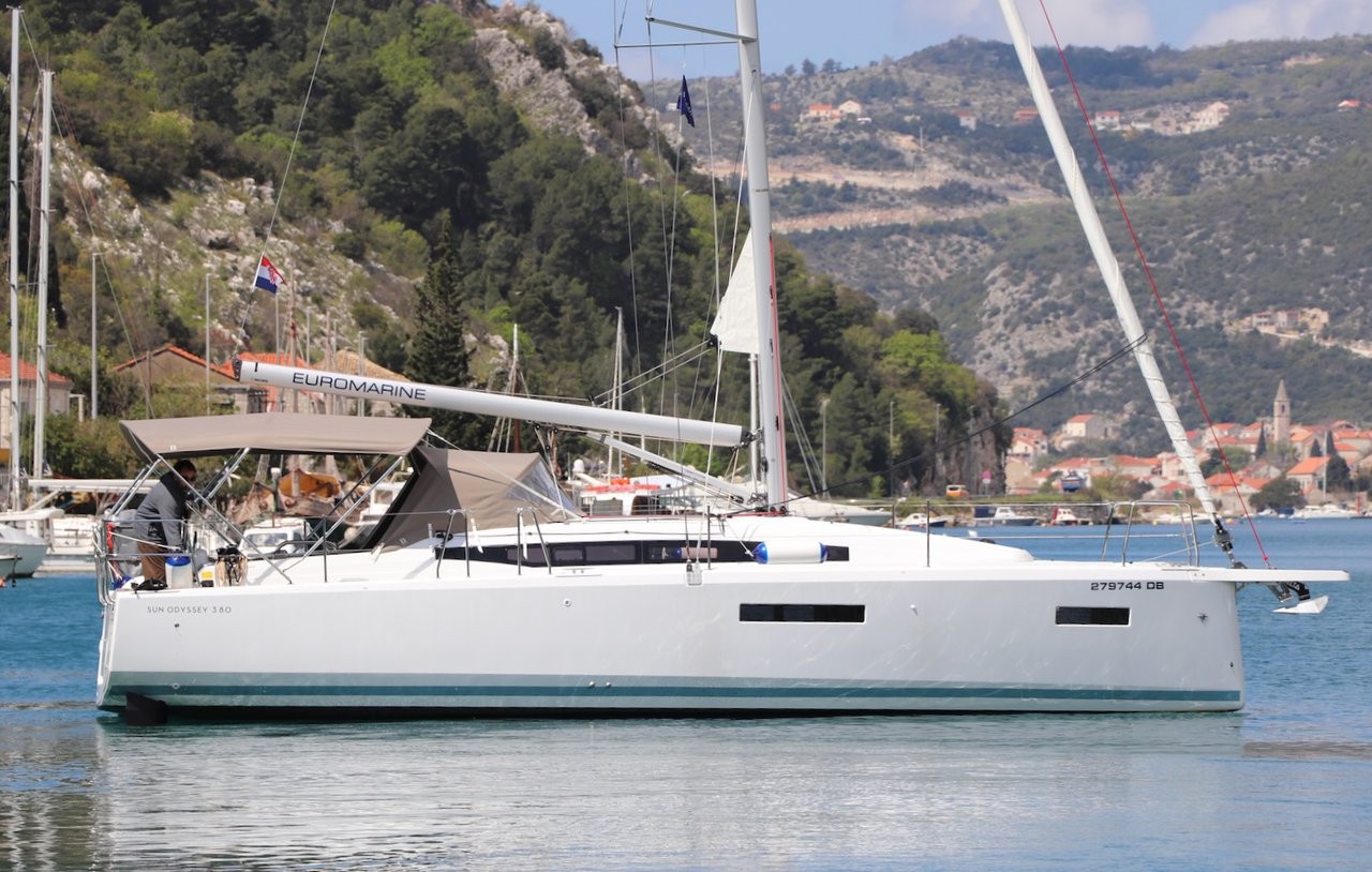 Sun Odyssey 380, Bura Kiss | Yachtcharter Kroatien