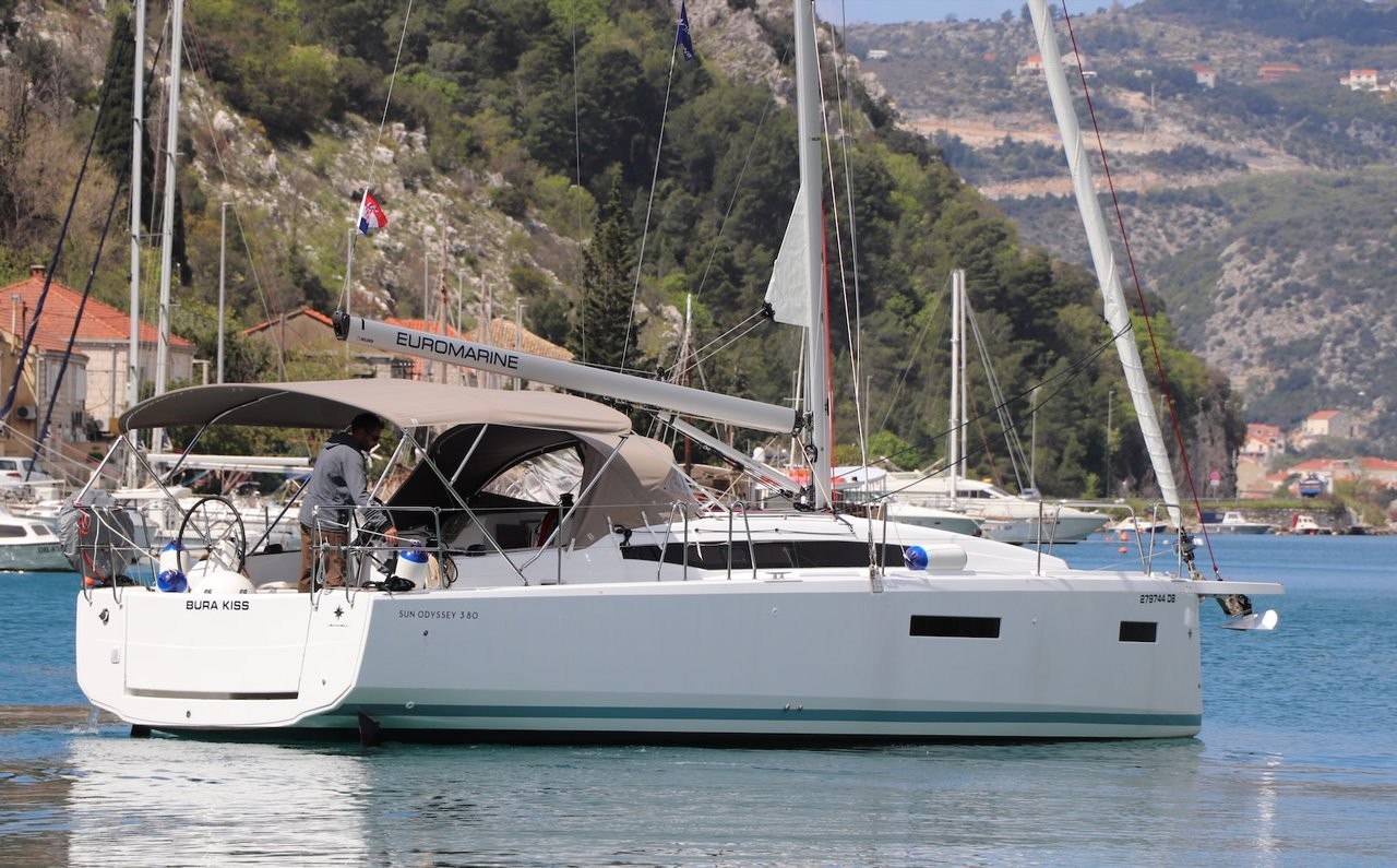 Sun Odyssey 380, Bura Kiss | Yachtcharter Kroatien