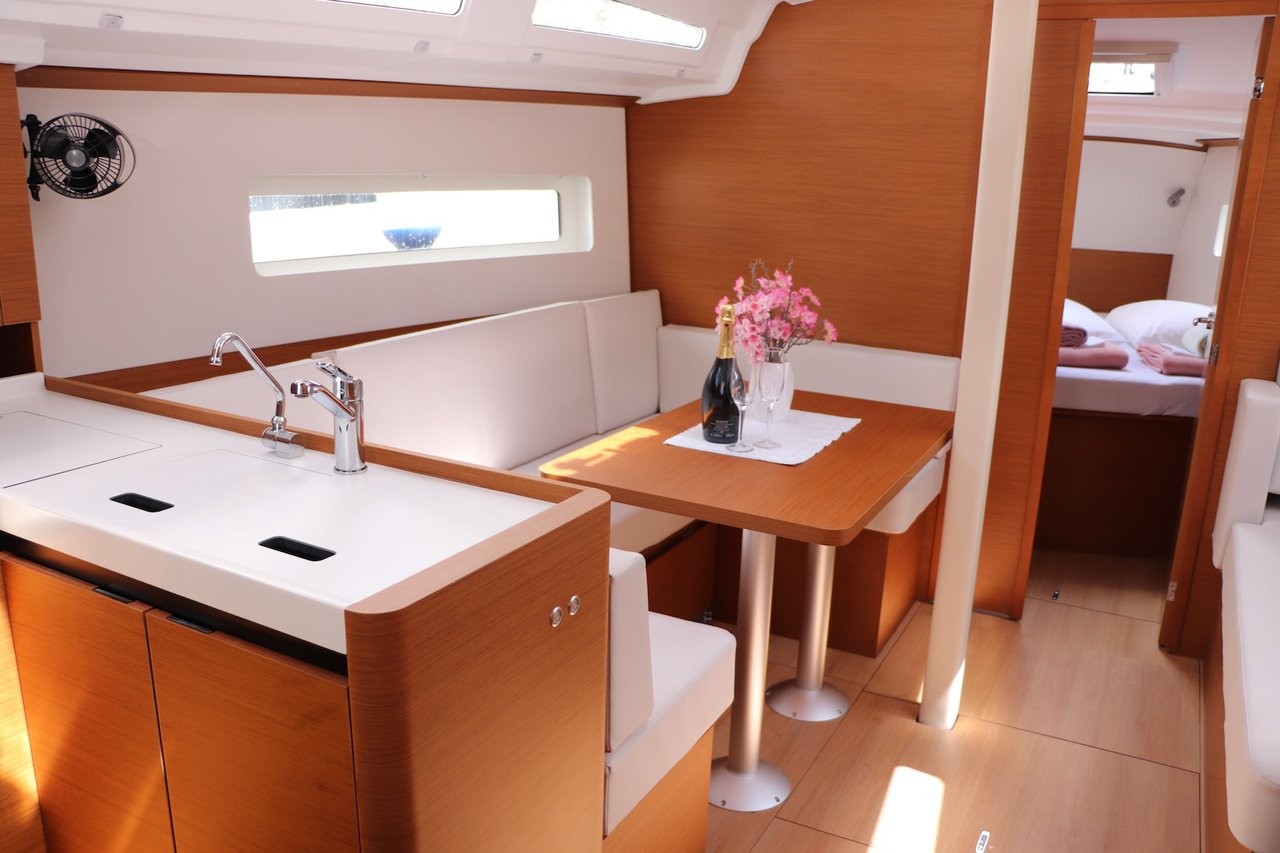 Sun Odyssey 380, Bura Kiss | Yachtcharter Kroatien