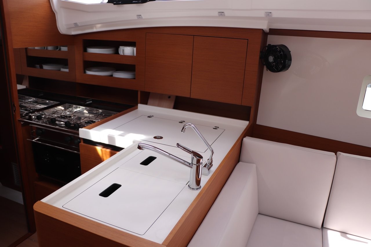 Sun Odyssey 380, Bura Kiss | Yachtcharter Kroatien