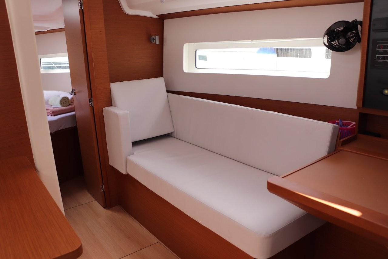 Sun Odyssey 380, Bura Kiss | Yachtcharter Kroatien