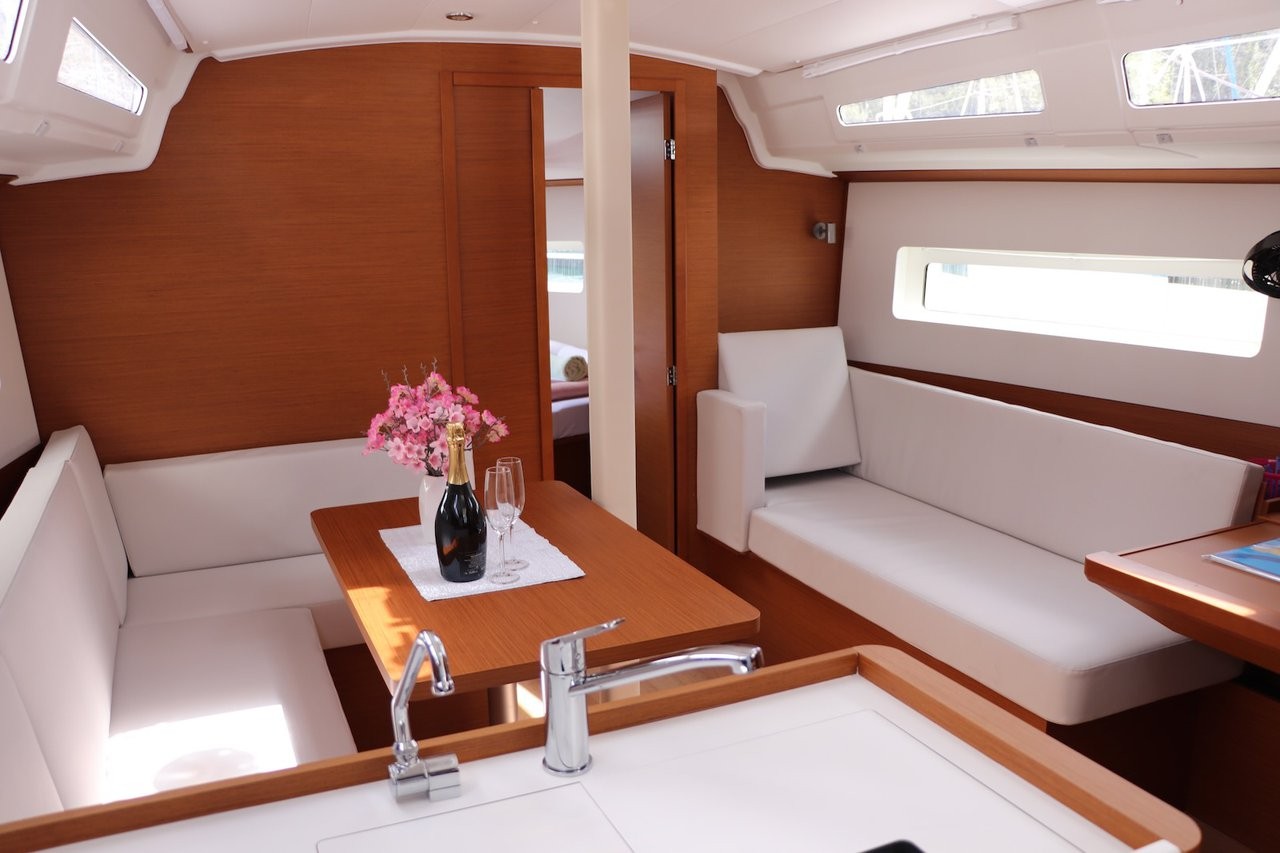 Sun Odyssey 380, Bura Kiss | Yachtcharter Kroatien
