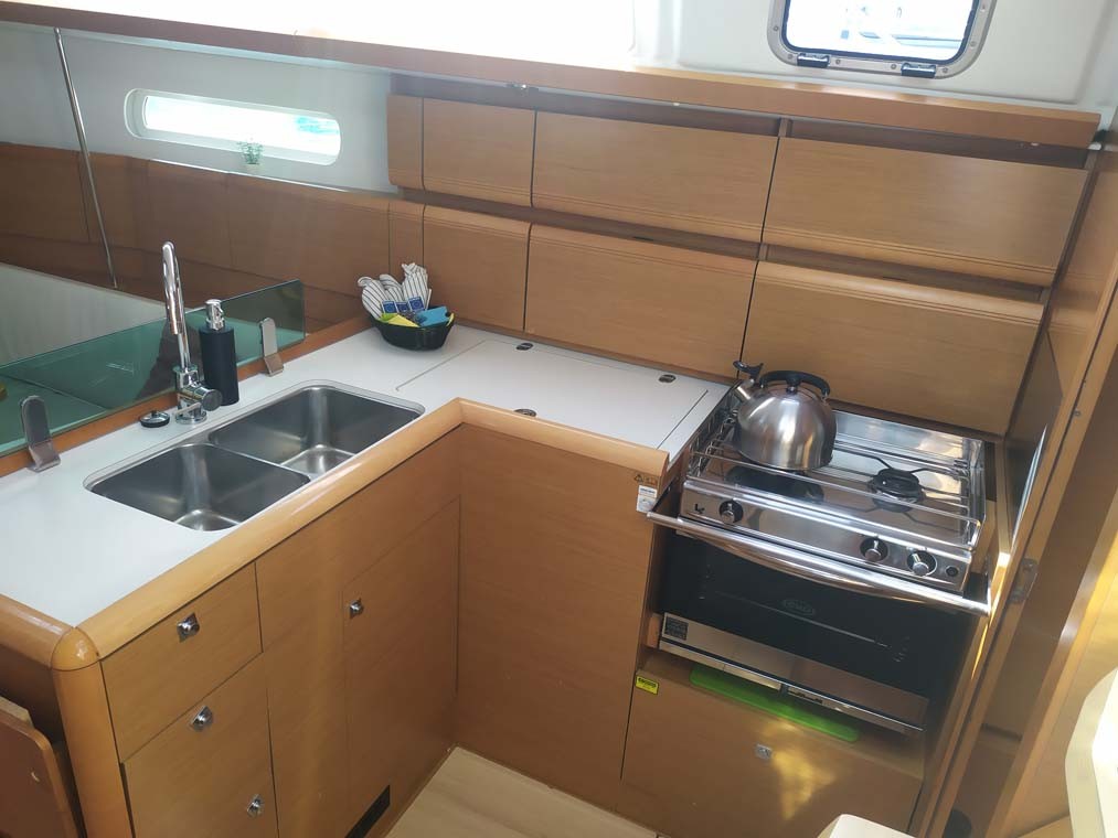 Sun Odyssey 389, živjelli | Yacht Charter Croatia