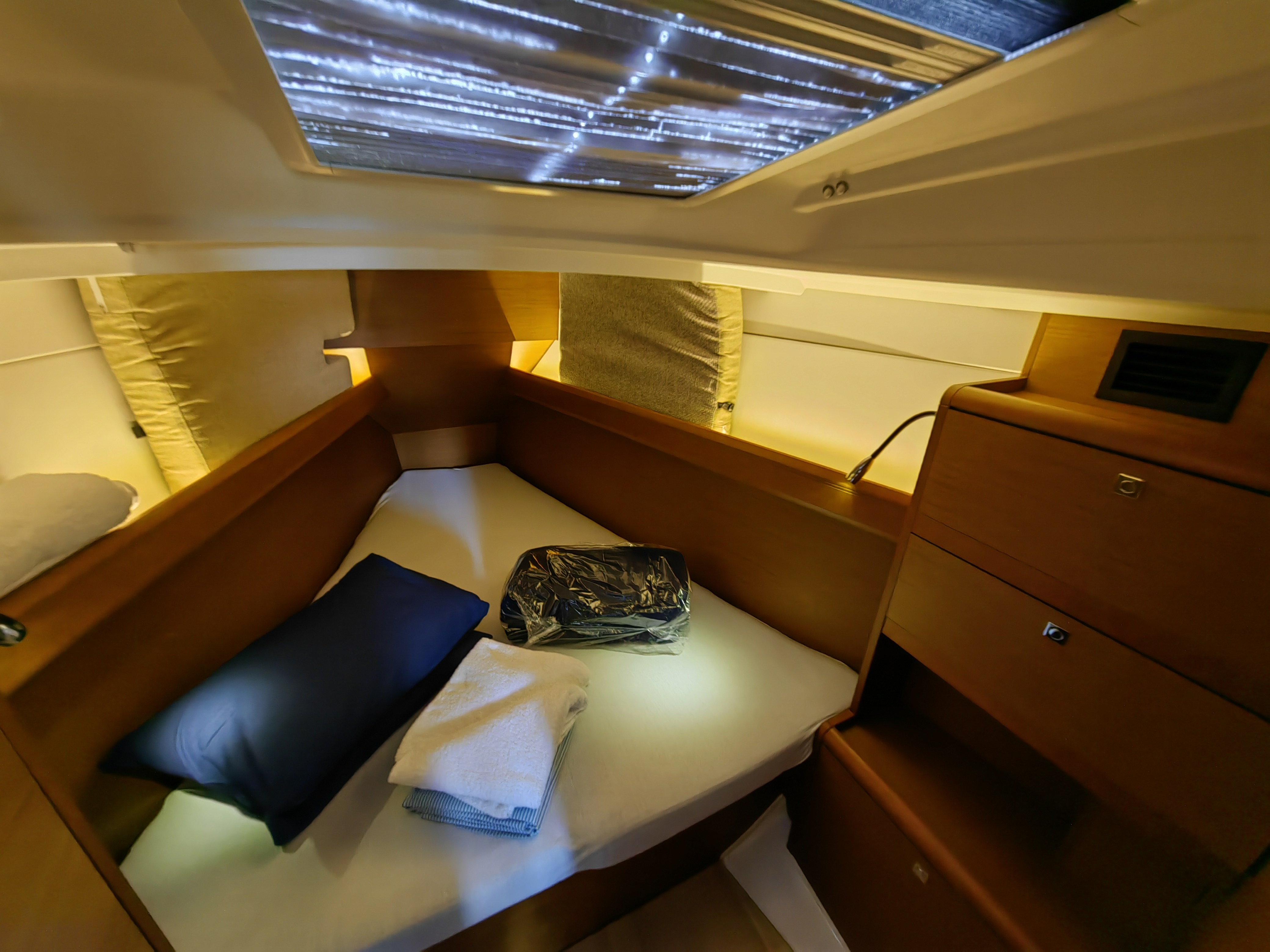 Sun Odyssey 389, Islanders | Yacht Charter Croatia