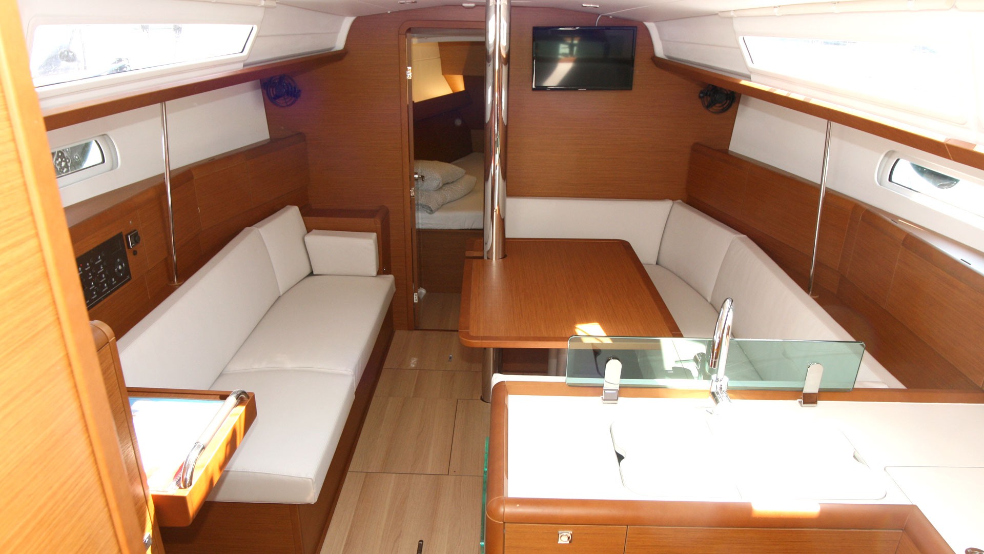 Sun Odyssey 389, Tara | Yacht Charter Croatia