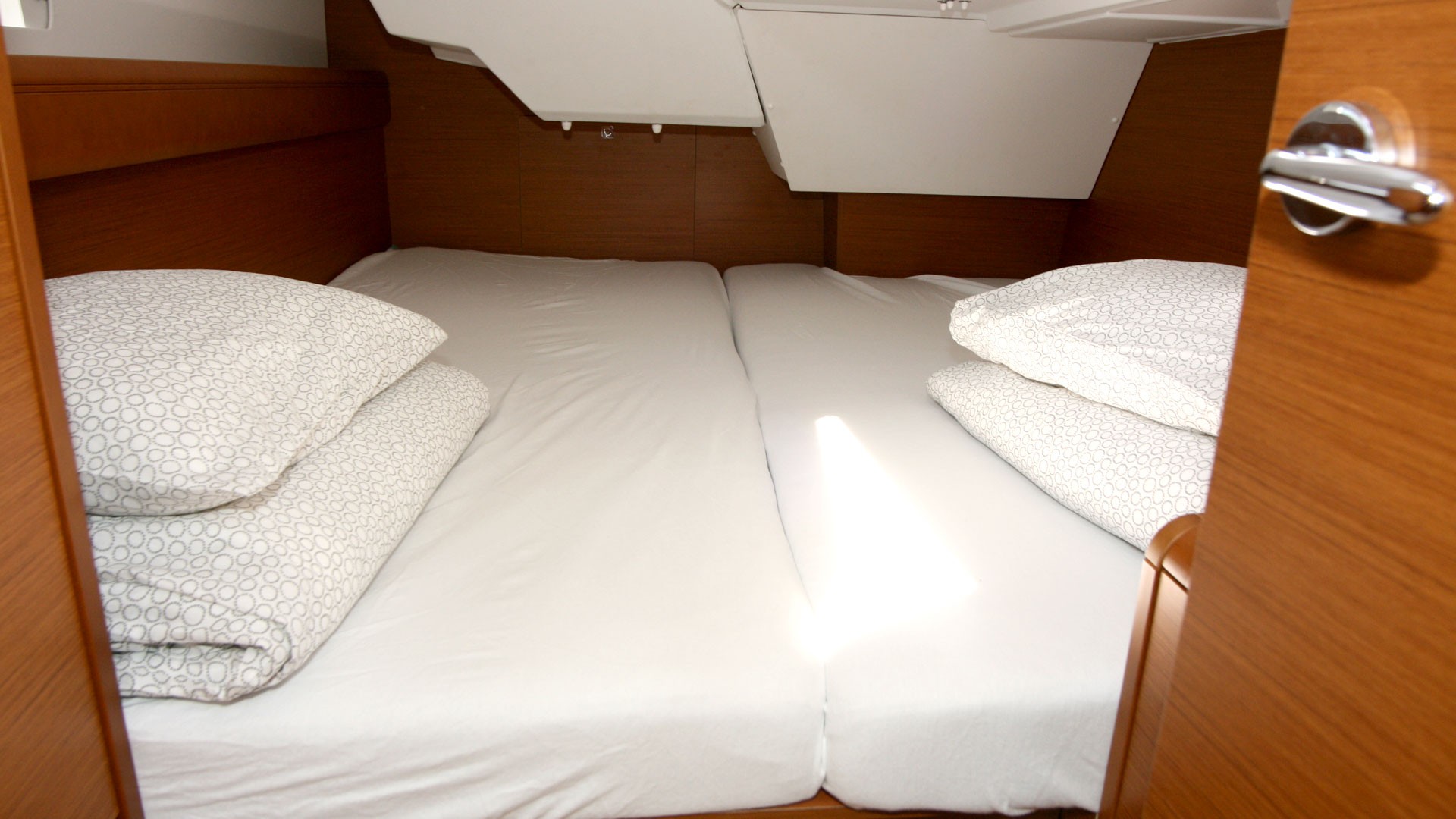 Sun Odyssey 389, Tara | Yacht Charter Croatia