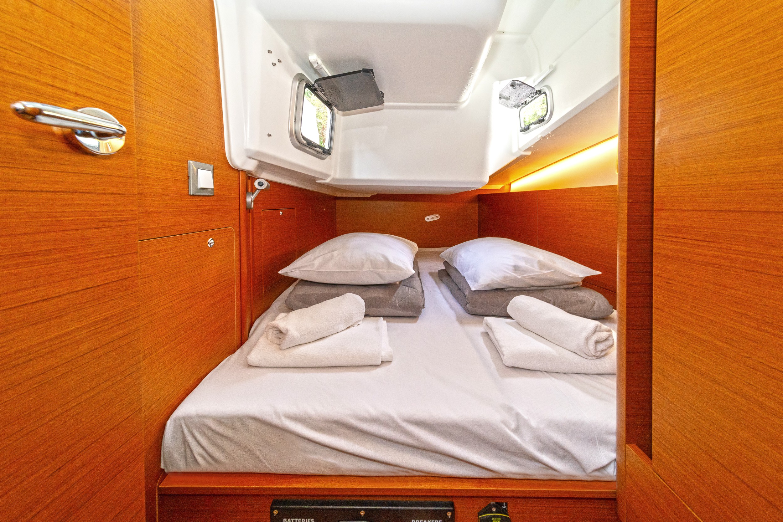 Sun Odyssey 410, First Date | Noleggio di Yacht Croazia