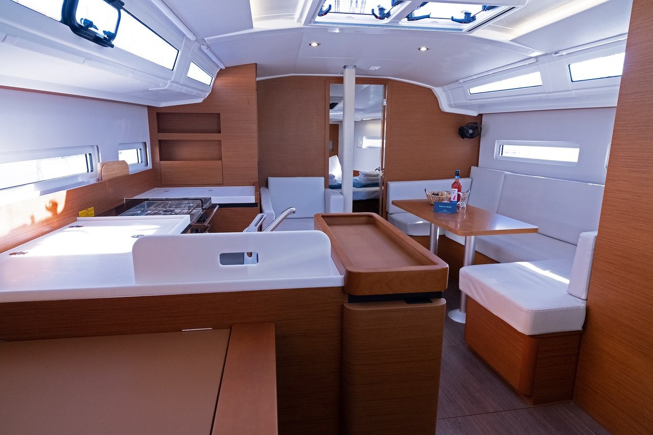 Sun Odyssey 410, Midnight Kiss | Noleggio di Yacht Croazia