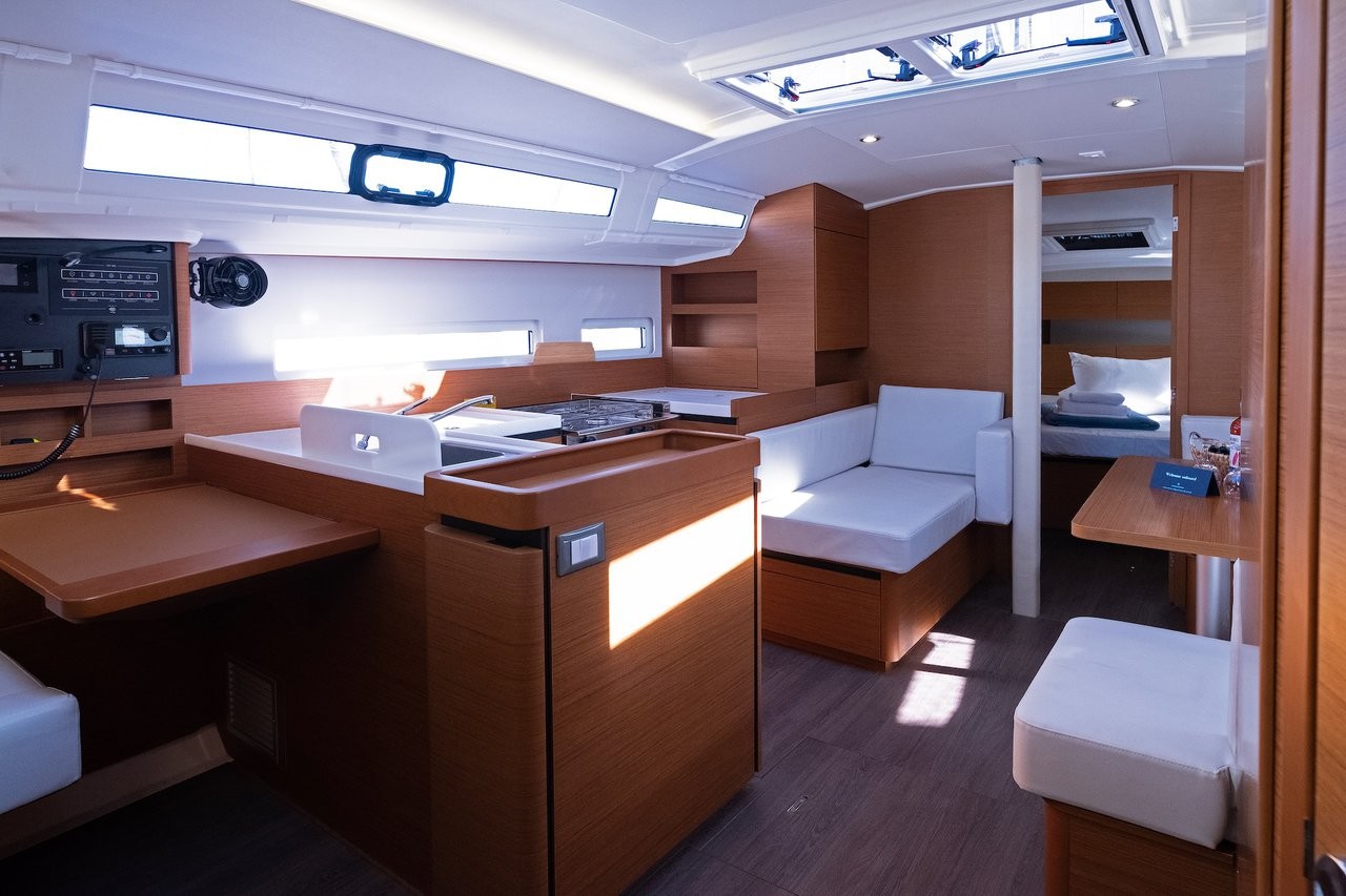 Sun Odyssey 410, Midnight Kiss | Noleggio di Yacht Croazia
