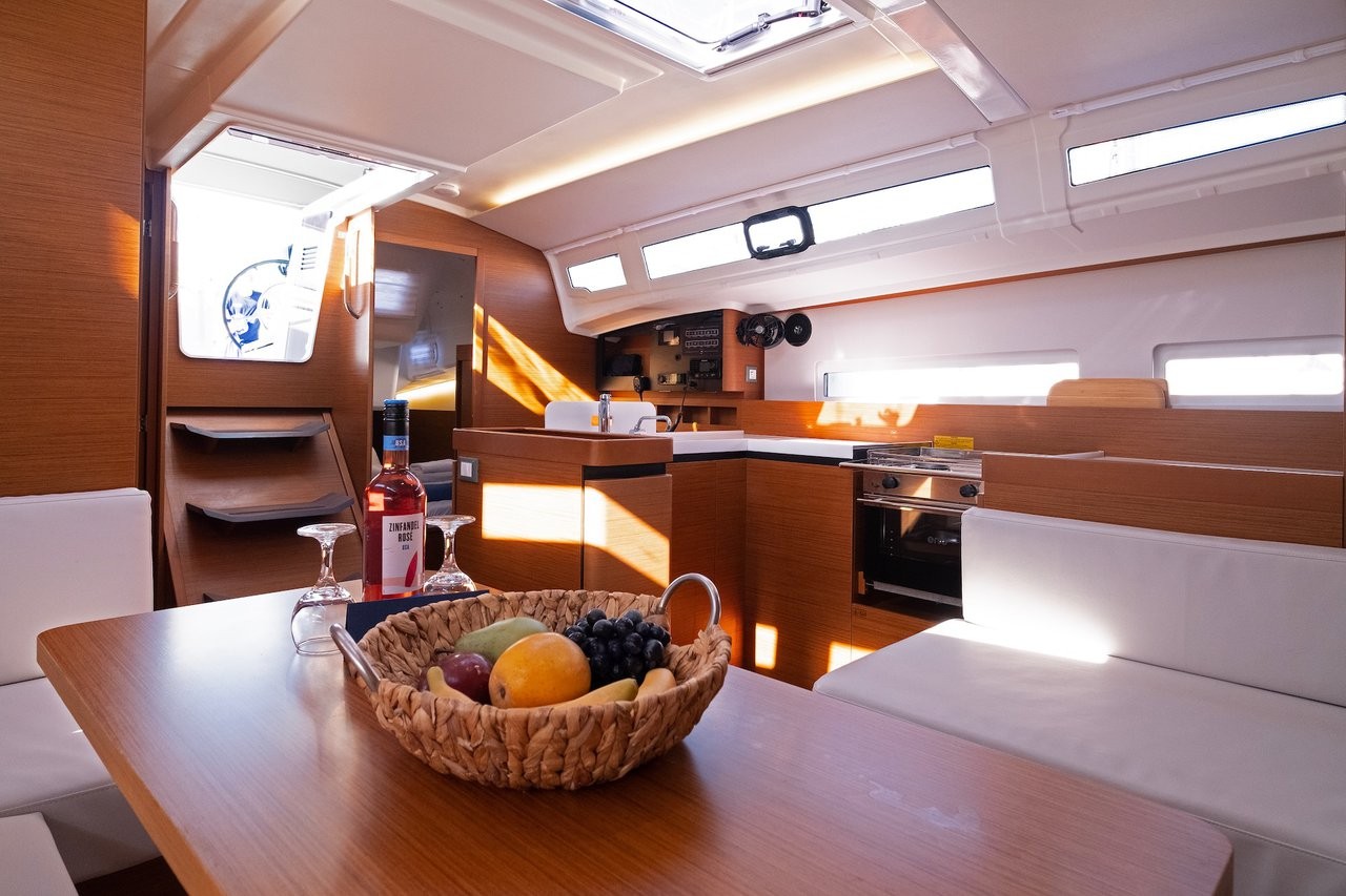 Sun Odyssey 410, Midnight Kiss | Noleggio di Yacht Croazia
