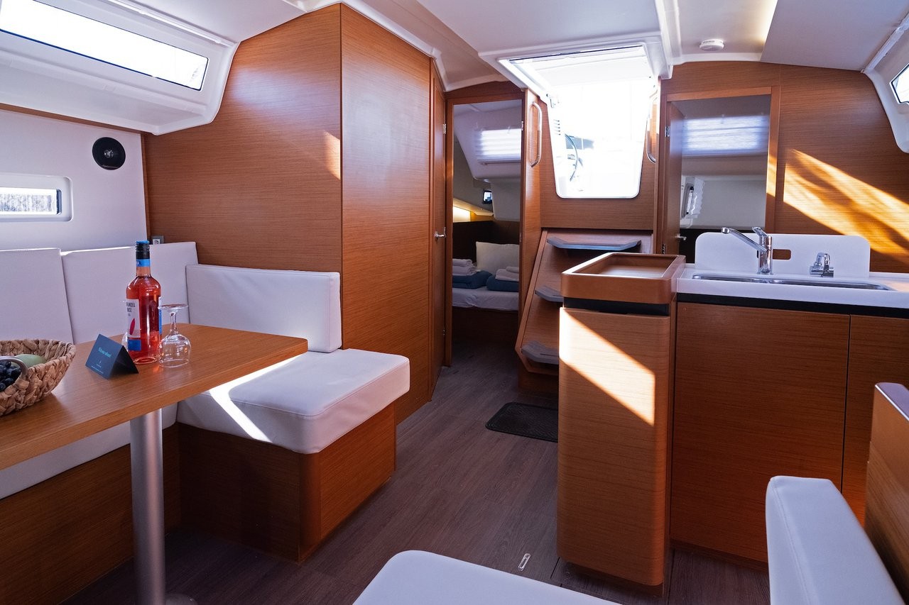 Sun Odyssey 410, Midnight Kiss | Noleggio di Yacht Croazia