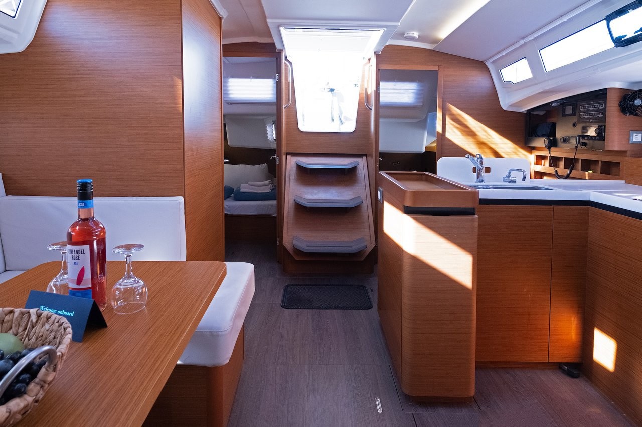 Sun Odyssey 410, Midnight Kiss | Noleggio di Yacht Croazia