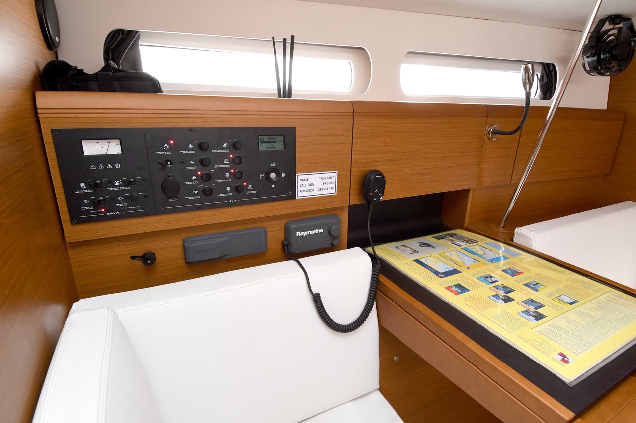 Sun Odyssey 419, Kiss Kiss | Yacht Charter Croatia