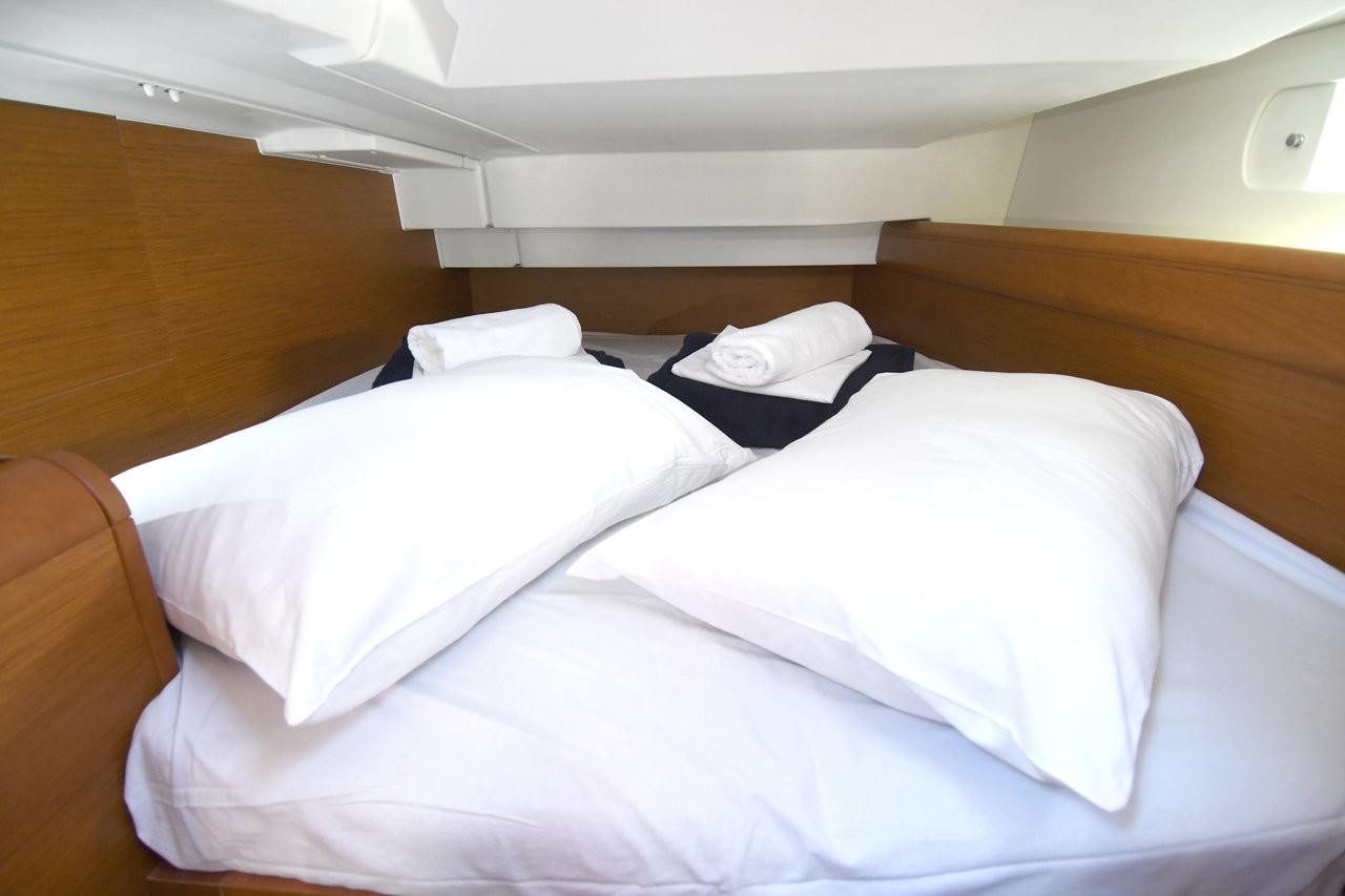 Sun Odyssey 419, Kiss Kiss | Yacht Charter Croatia