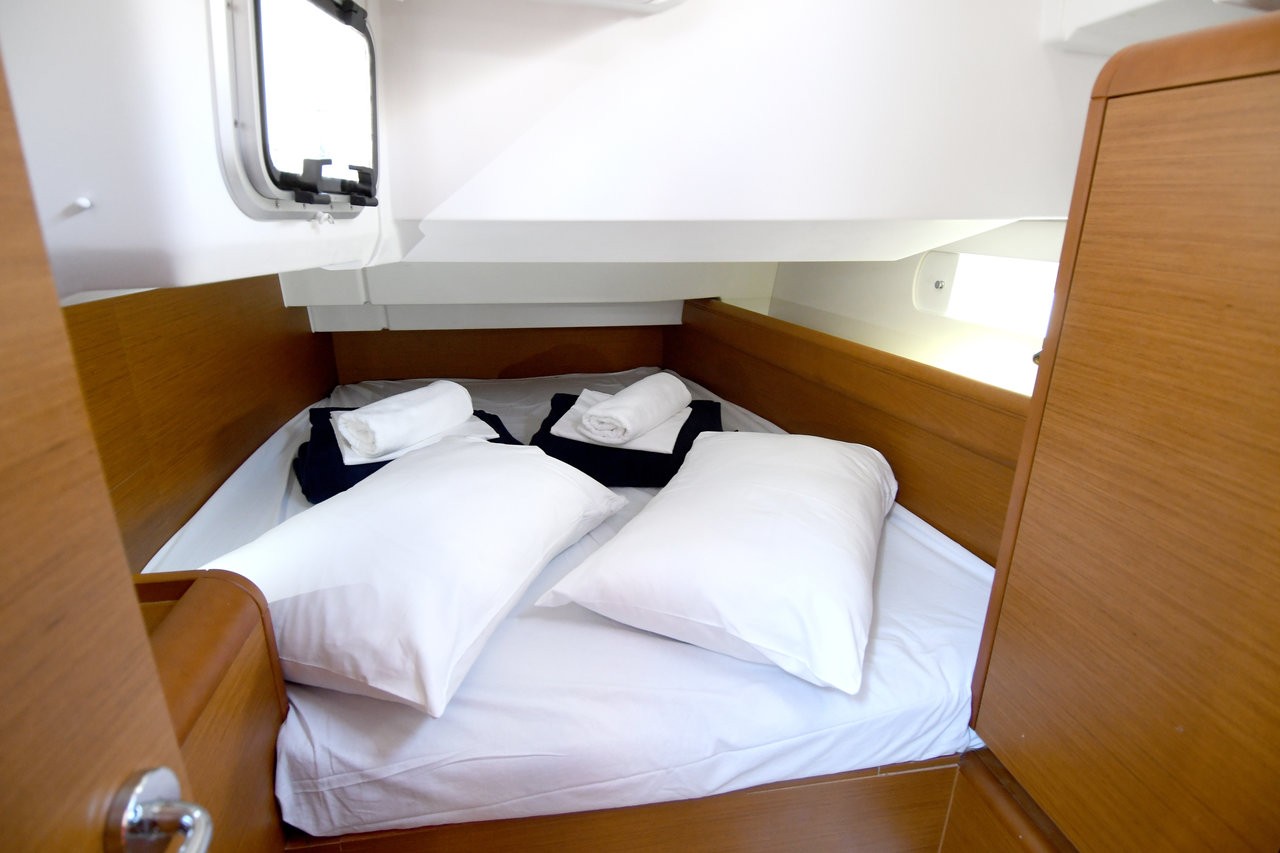 Sun Odyssey 419, Kiss Kiss | Yacht Charter Croatia