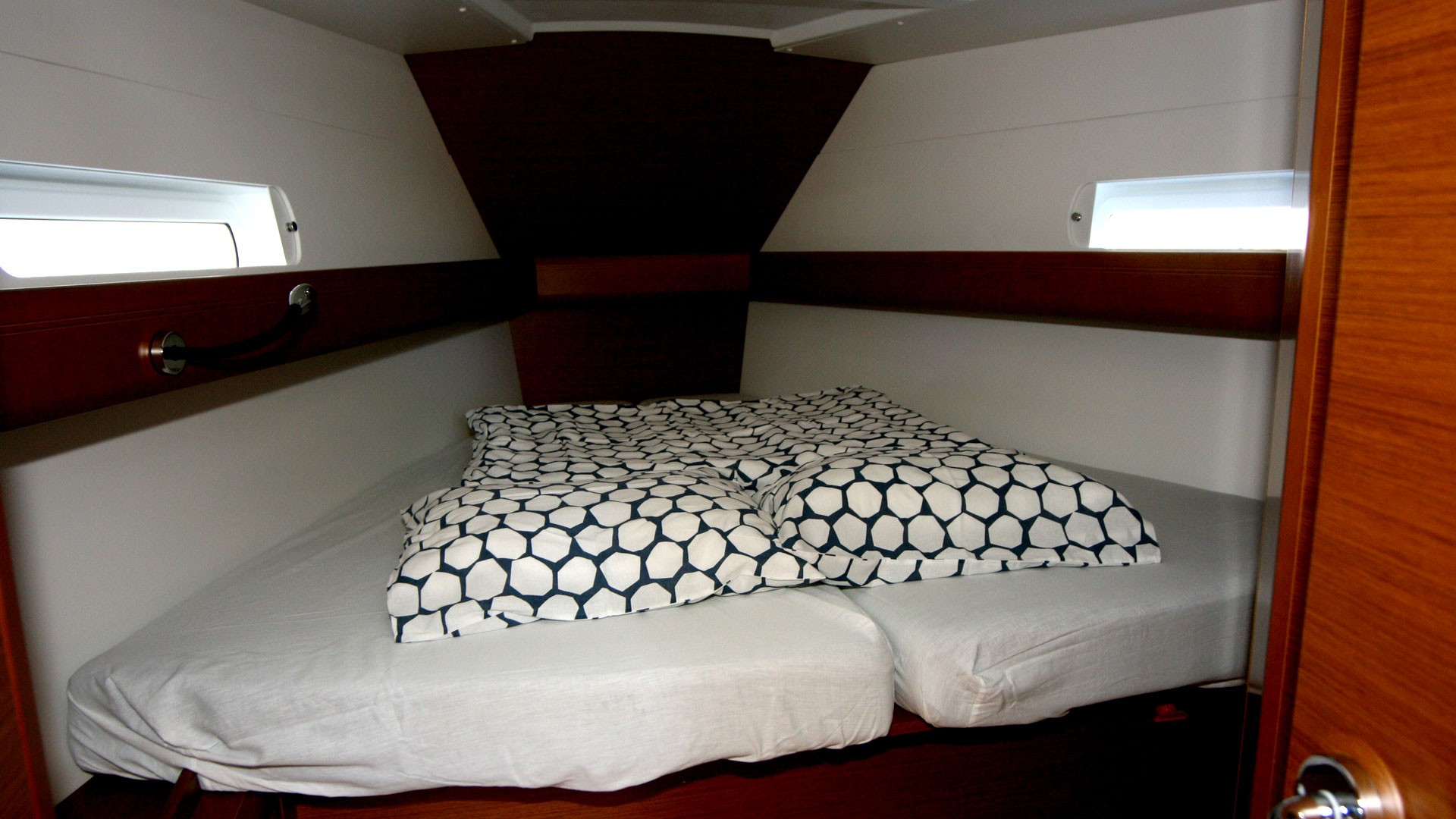 Sun Odyssey 419, Mira | Yacht Charter Croatia