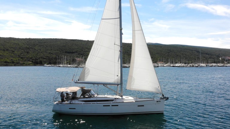Sun Odyssey 419, Happy Welcome | Yacht Charter Croatia