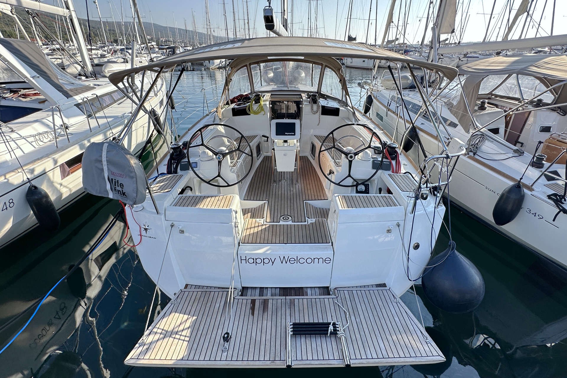 Sun Odyssey 419, Happy Welcome | Yacht Charter Croatia