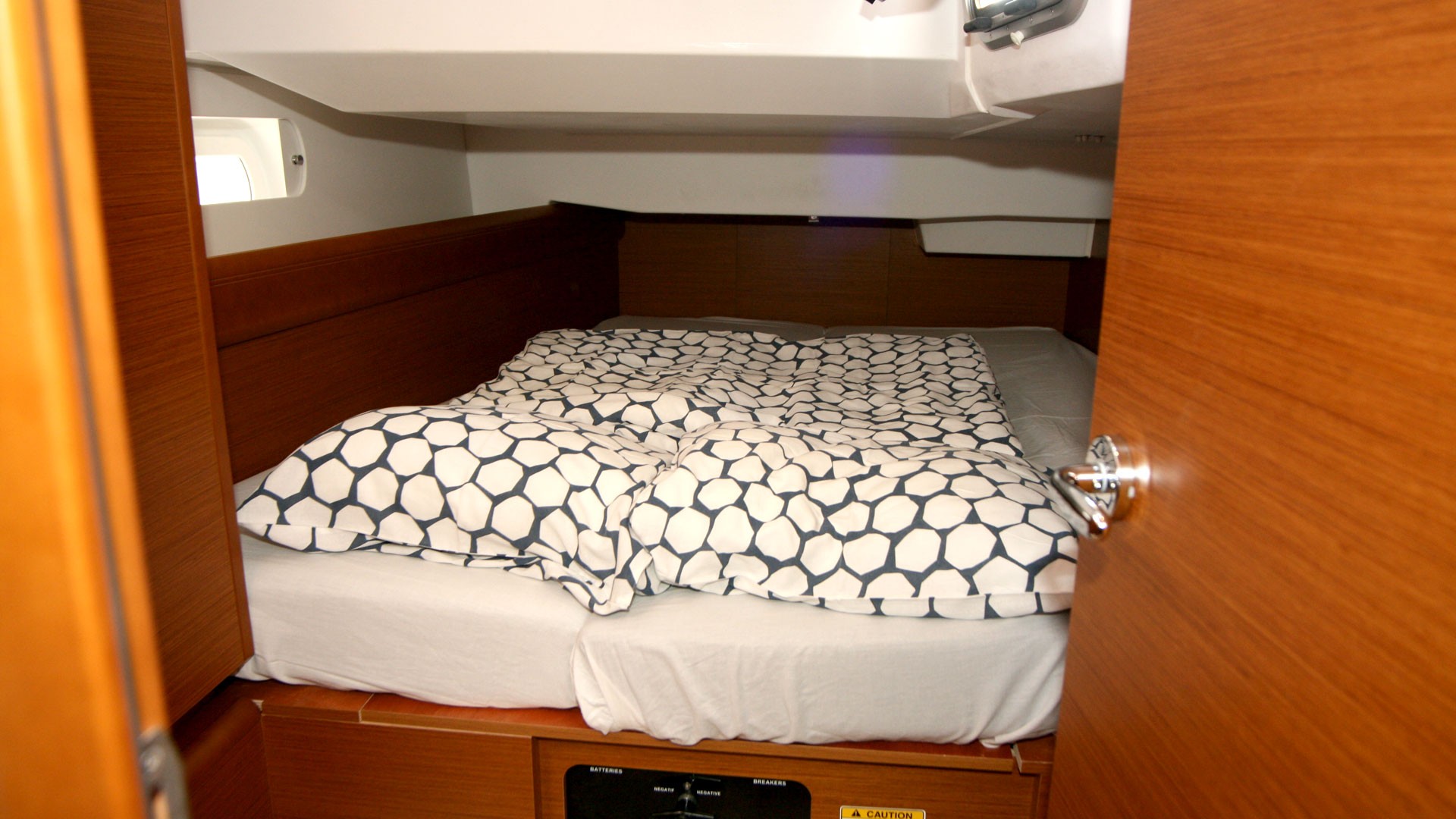 Sun Odyssey 419, Happy Welcome | Yacht Charter Croatia