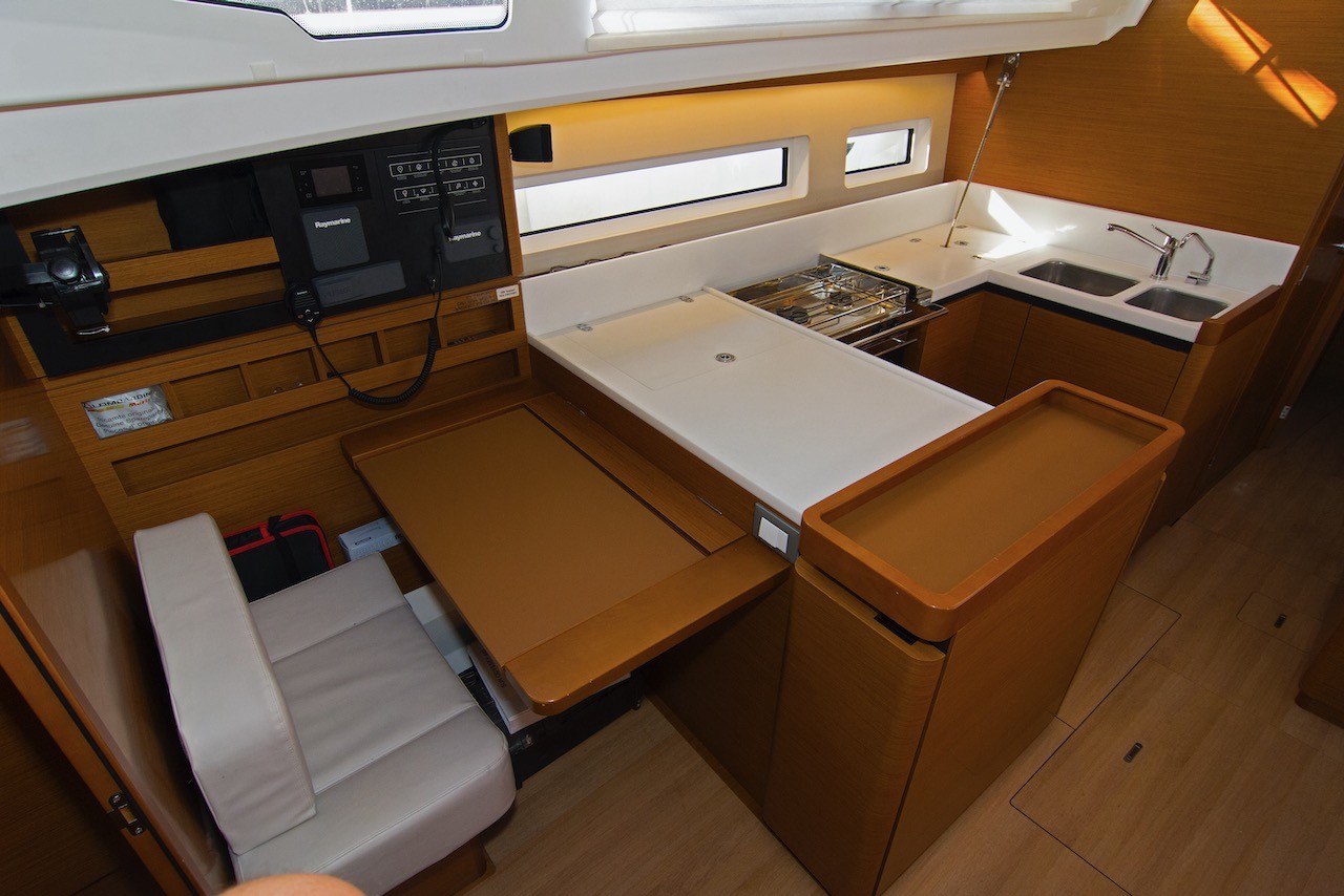 Sun Odyssey 440, Tanpopo | Yacht Charter Croatia