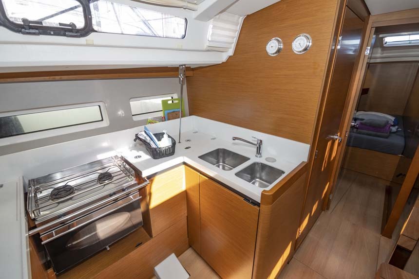 Sun Odyssey 440, UwElli | Yacht Charter Croatia