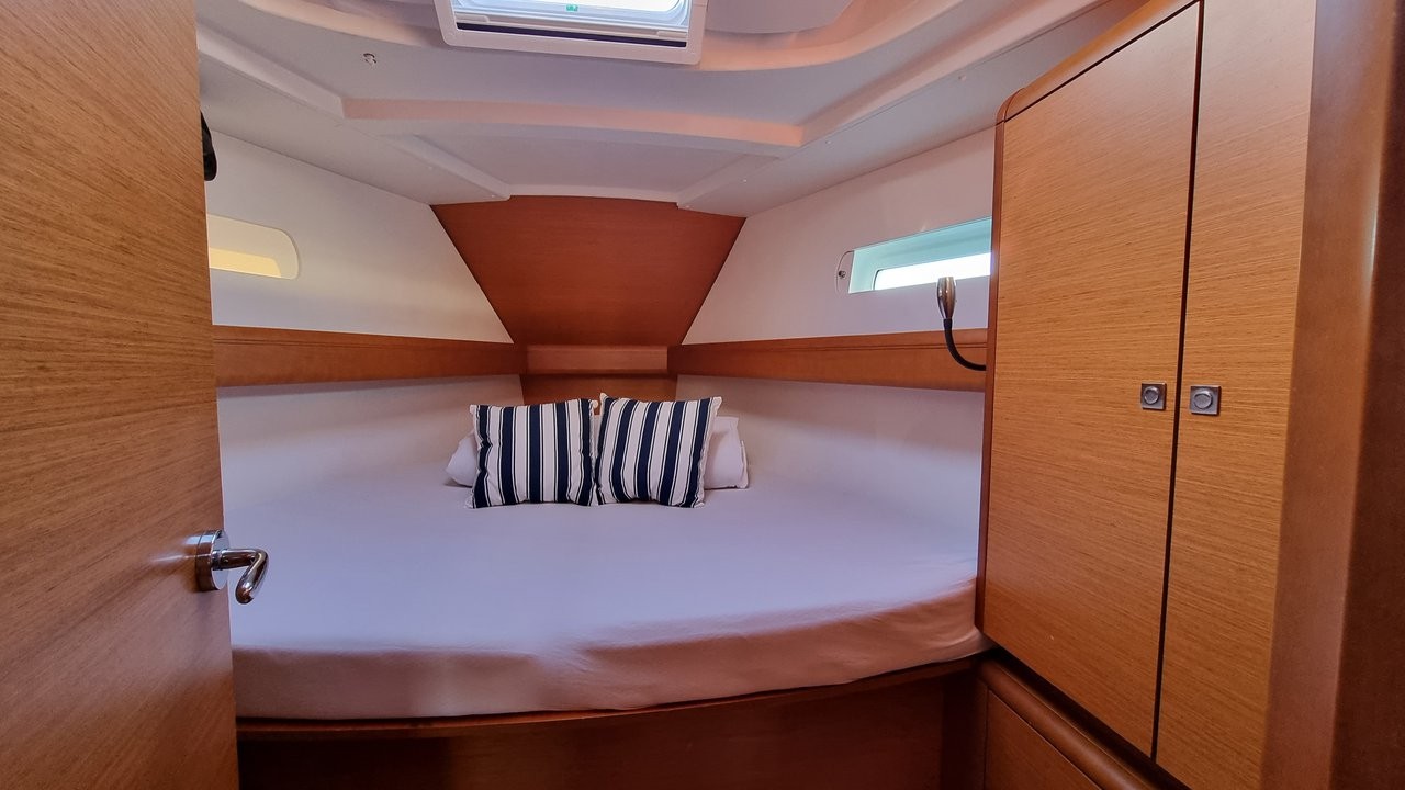 Sun Odyssey 449, Blue Moon | Yacht Charter Croatia