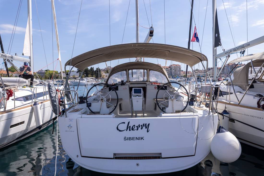 Sun Odyssey 449, Cherry | Noleggio di Yacht Croazia