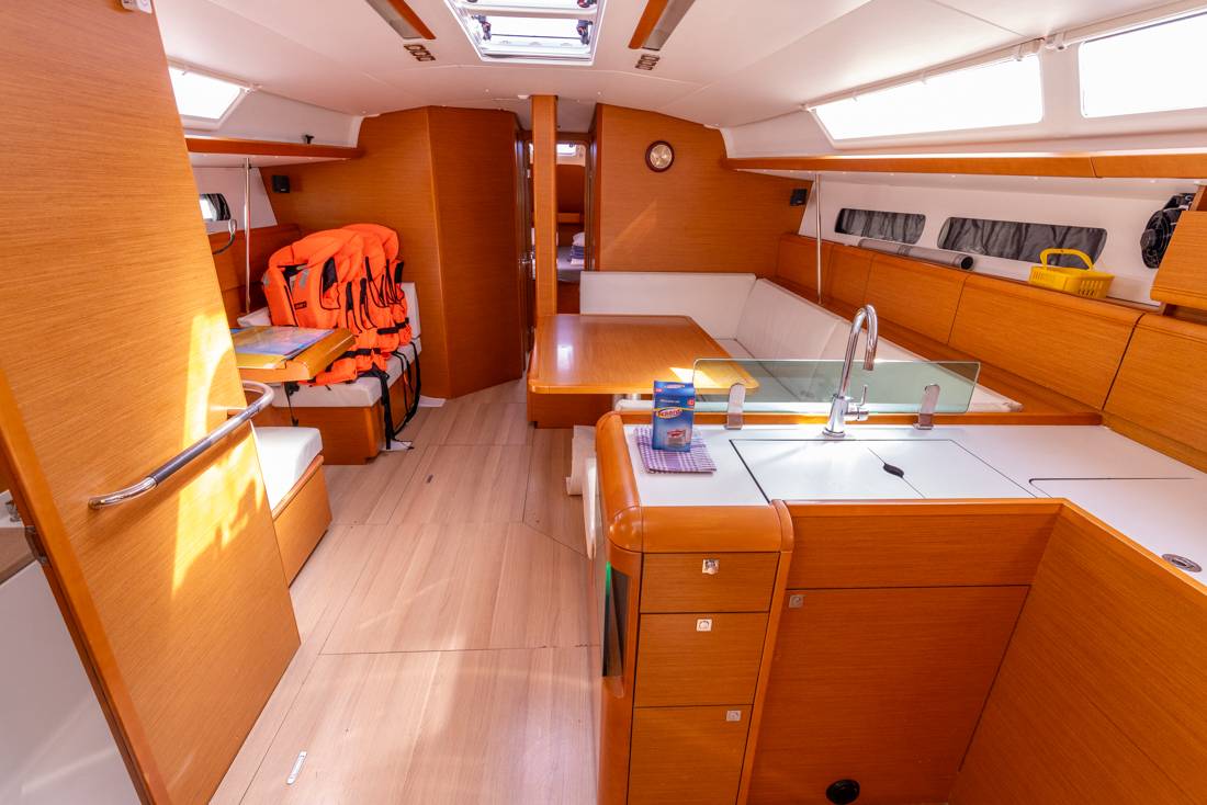 Sun Odyssey 449, Cherry | Noleggio di Yacht Croazia