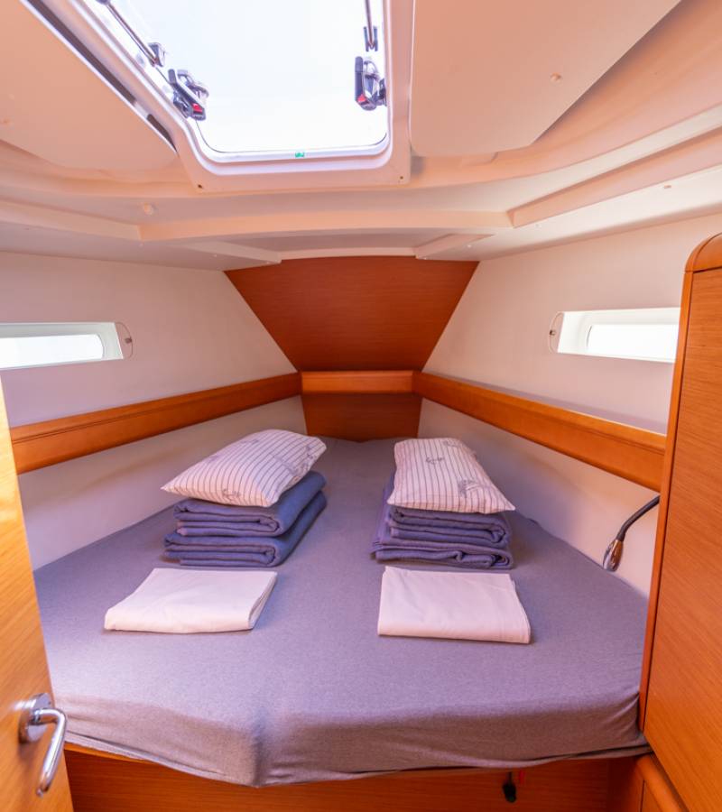 Sun Odyssey 449, Cherry | Noleggio di Yacht Croazia