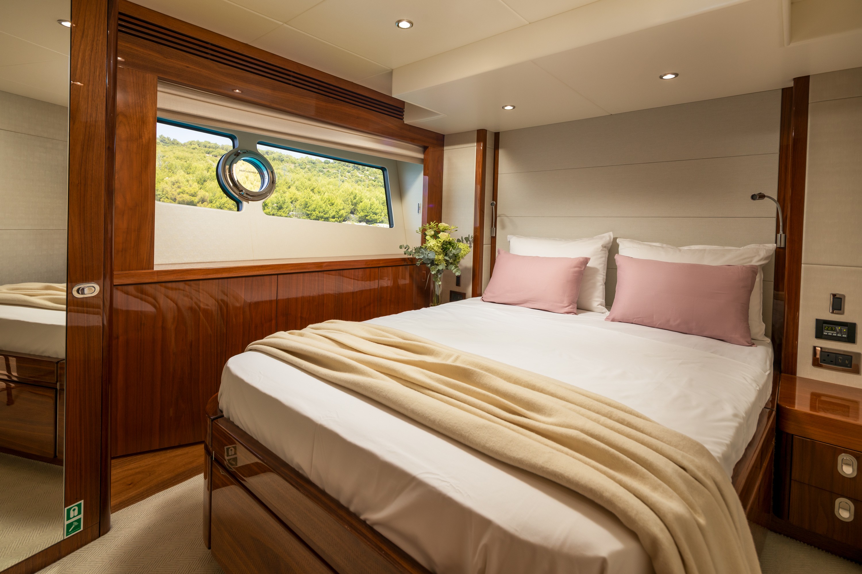 Sunseeker 75, Opal Adriatic | Yacht Charter Croatia