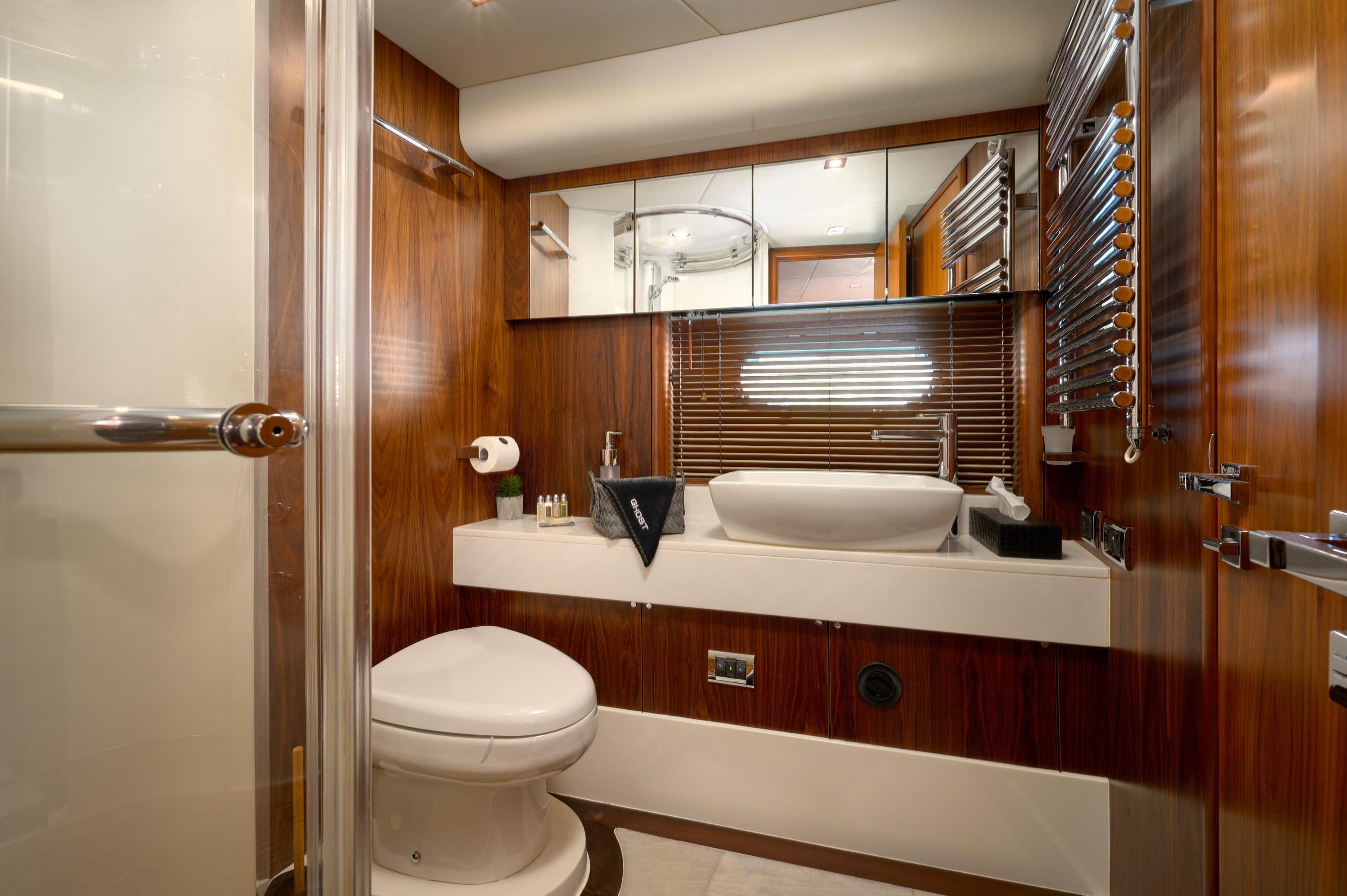 Sunseeker Predator 72, Ghost | Noleggio di Yacht Croazia