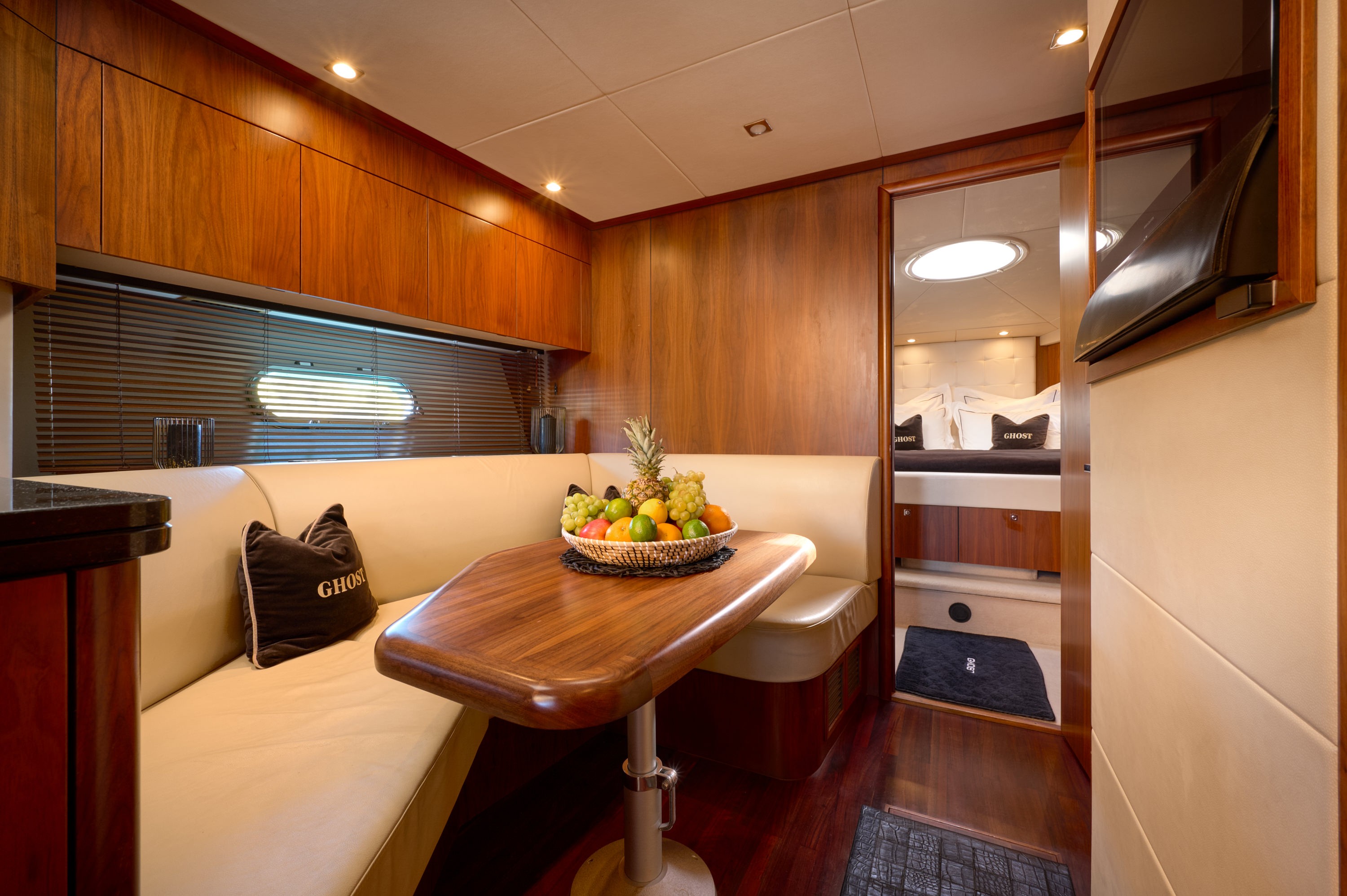 Sunseeker Predator 72, Ghost | Noleggio di Yacht Croazia