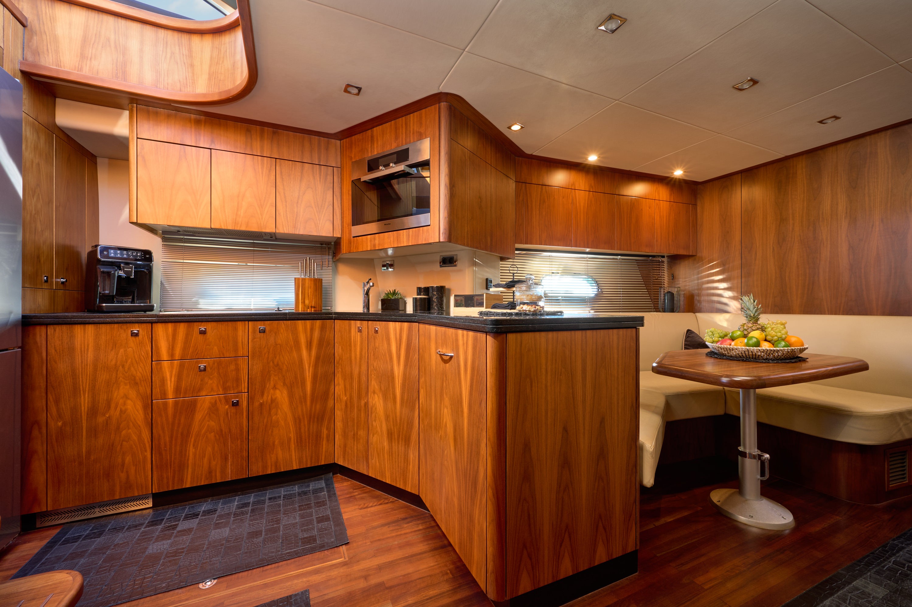 Sunseeker Predator 72, Ghost | Noleggio di Yacht Croazia
