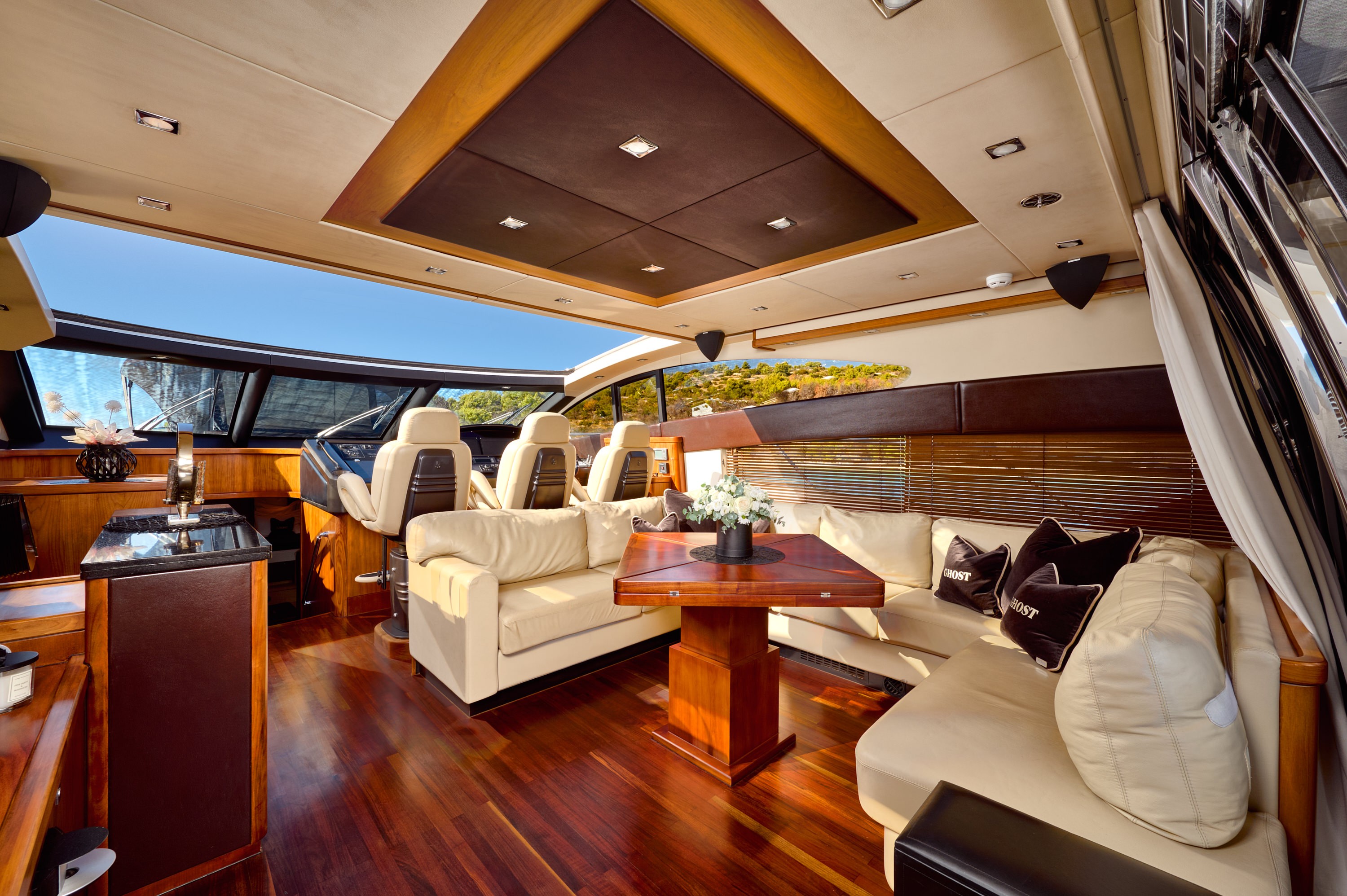 Sunseeker Predator 72, Ghost | Noleggio di Yacht Croazia