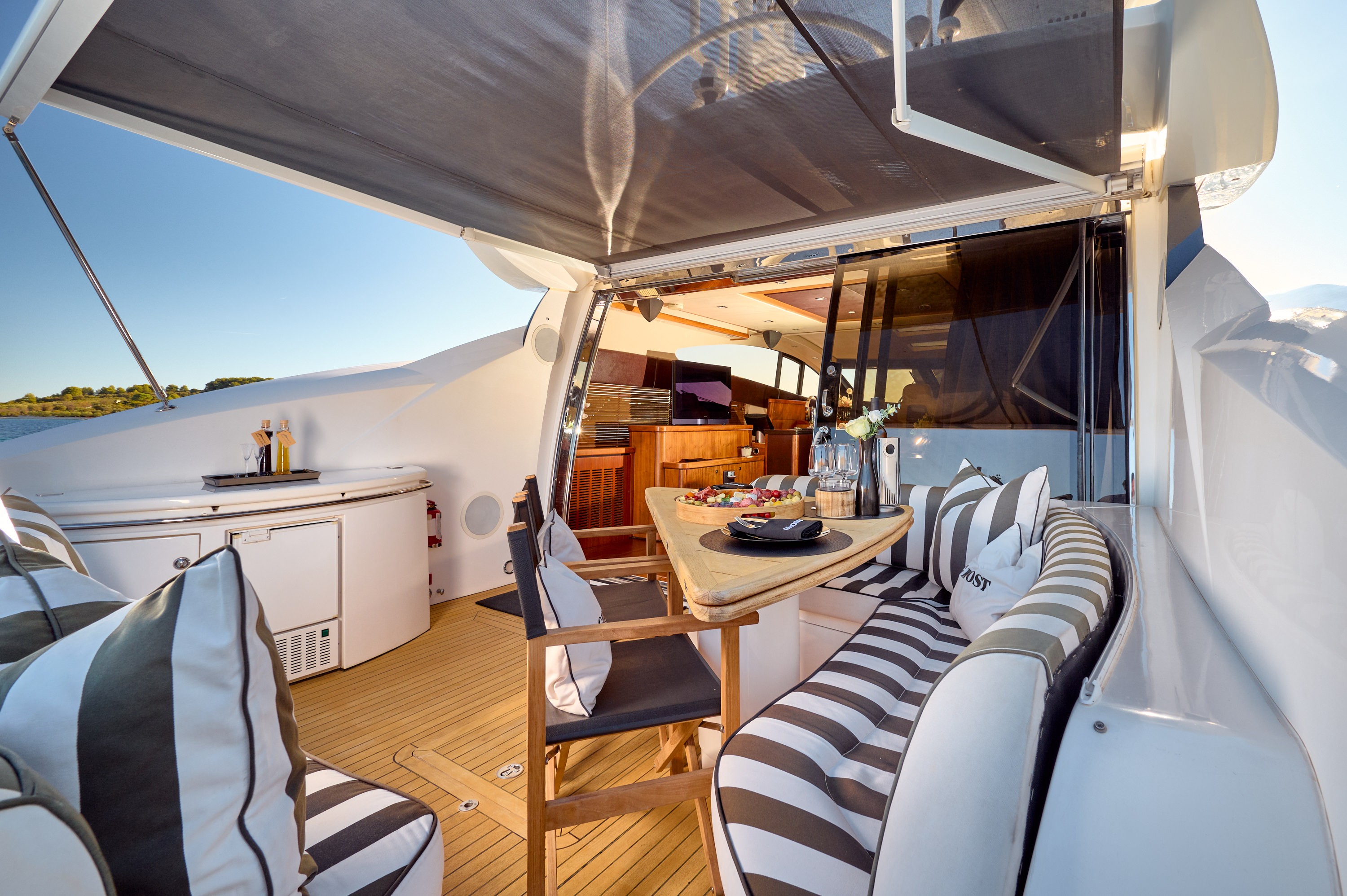 Sunseeker Predator 72, Ghost | Noleggio di Yacht Croazia