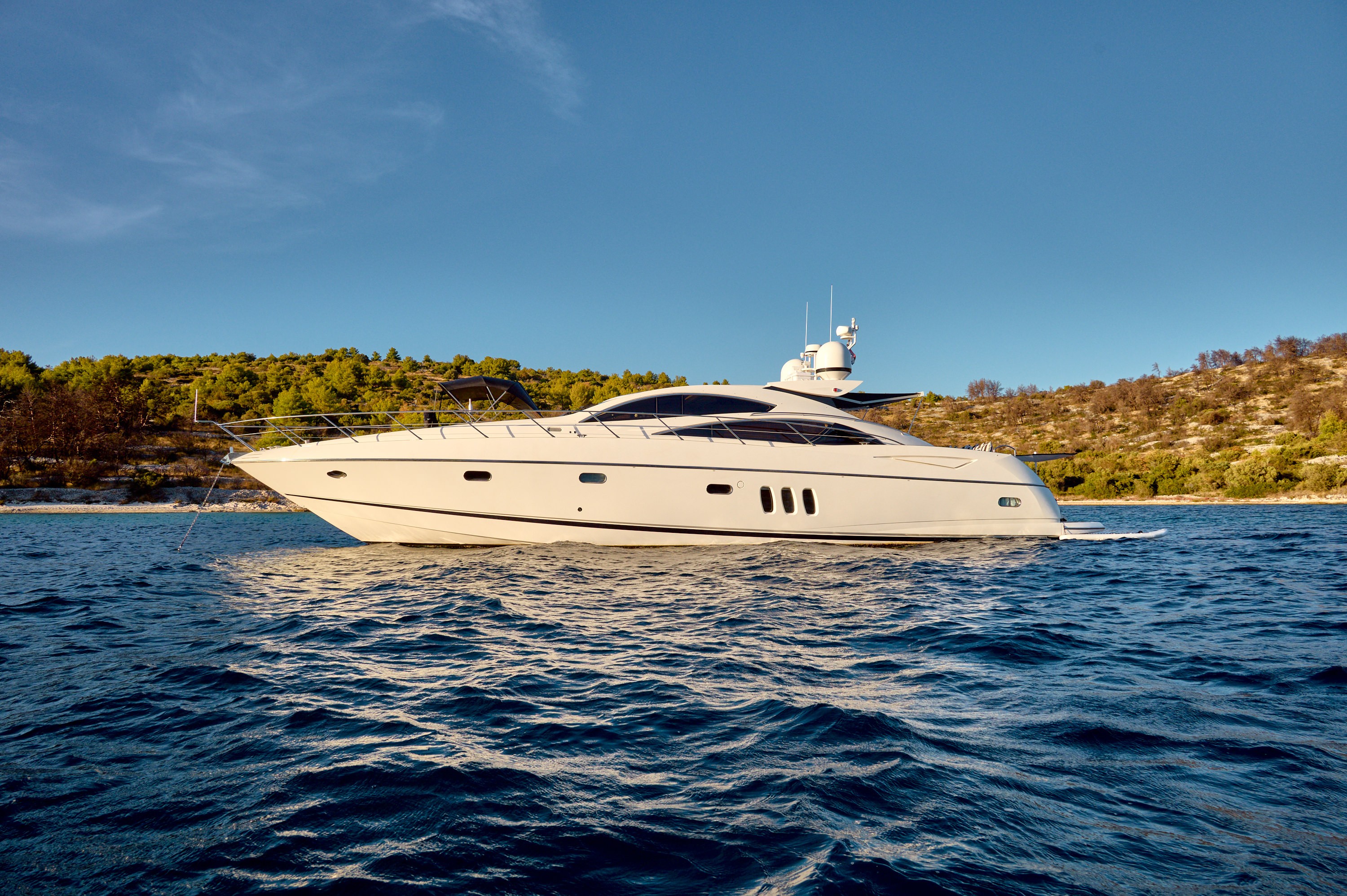 Sunseeker Predator 72, Ghost | Noleggio di Yacht Croazia